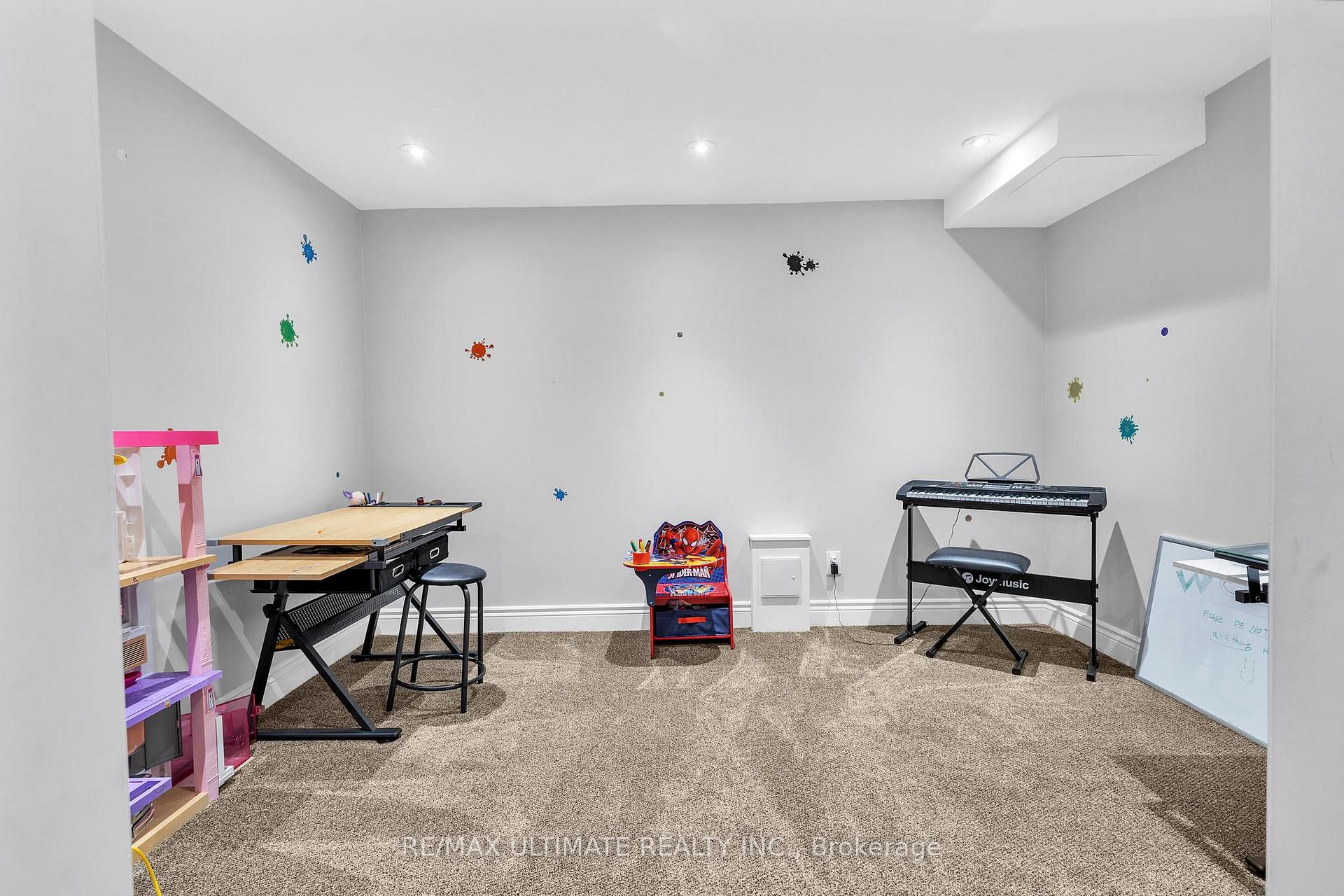 Photo 39 of 936 Manorbrook Court, Kitchener — HOMEH