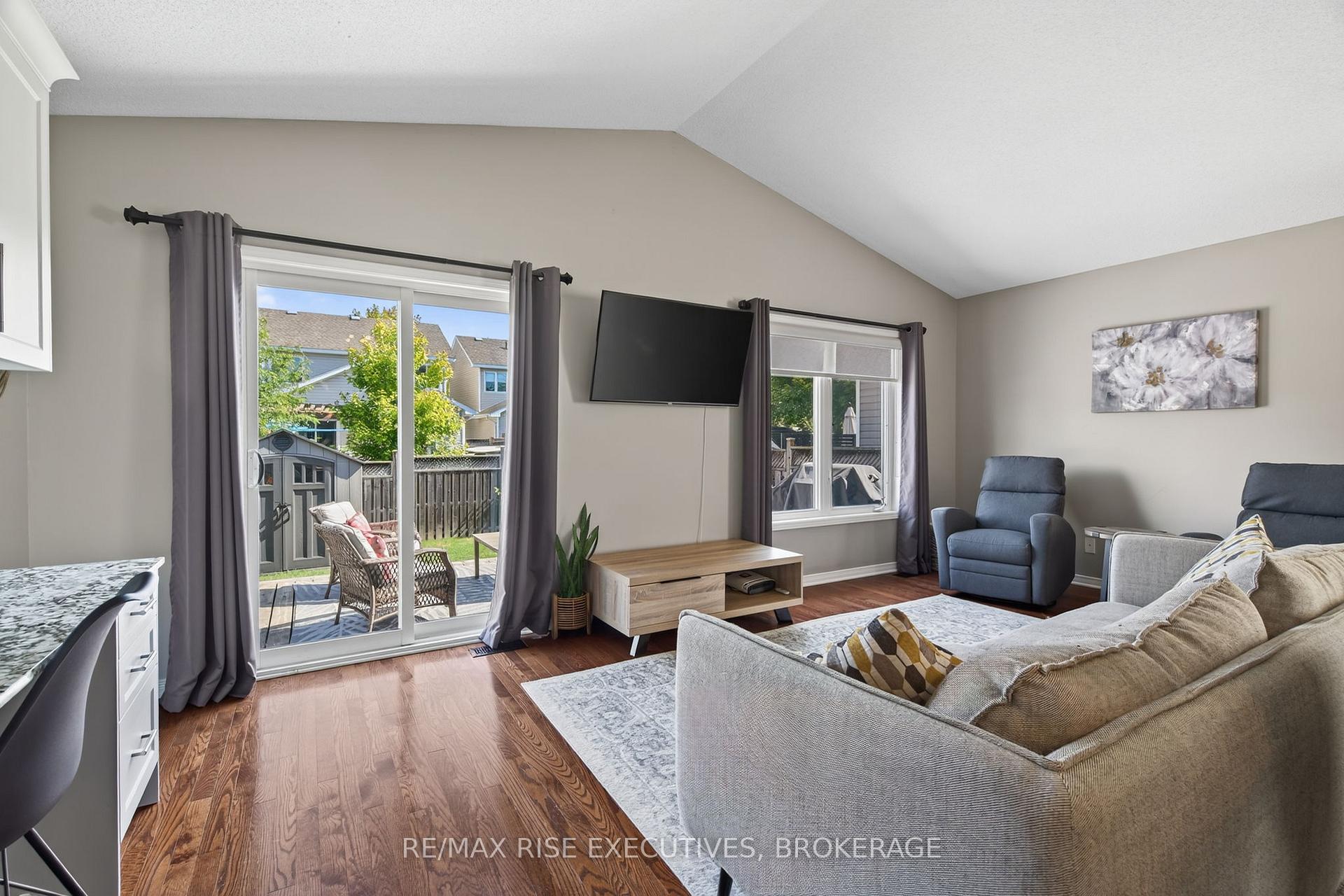 Photo 7 of 647 Walters Street, Kingston, Kingston East (Incl Barret Crt) — HOMEH