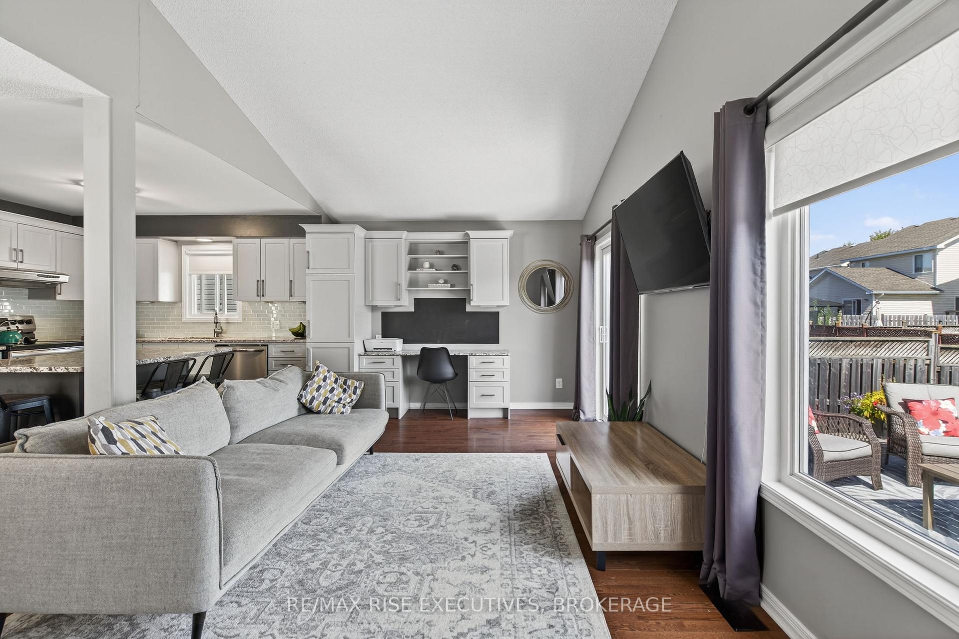 Photo 9 of 647 Walters Street, Kingston, Kingston East (Incl Barret Crt) — HOMEH