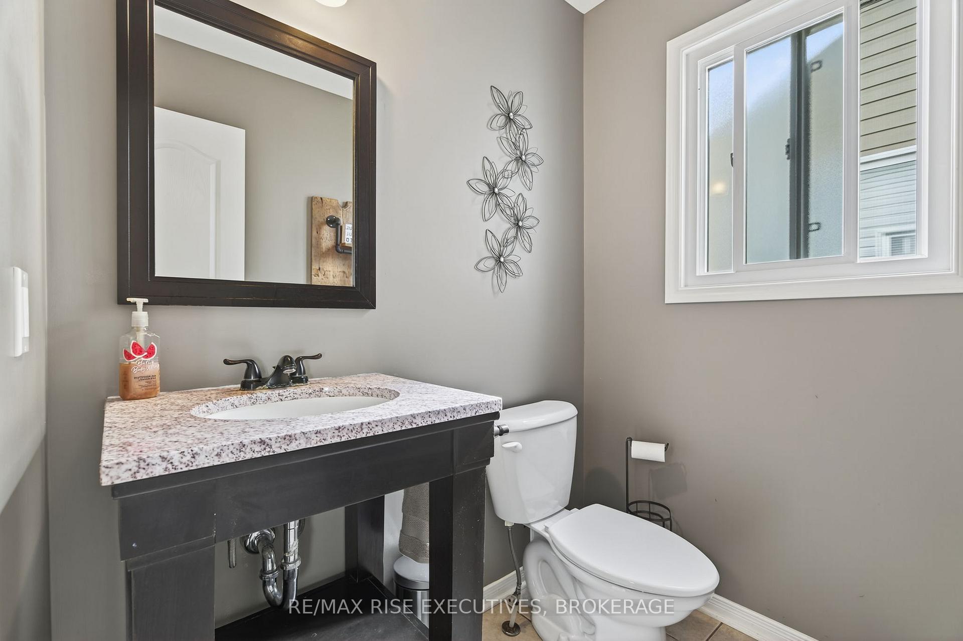 Photo 16 of 647 Walters Street, Kingston, Kingston East (Incl Barret Crt) — HOMEH