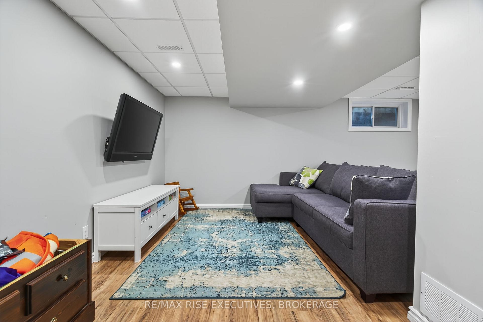 Photo 31 of 647 Walters Street, Kingston, Kingston East (Incl Barret Crt) — HOMEH