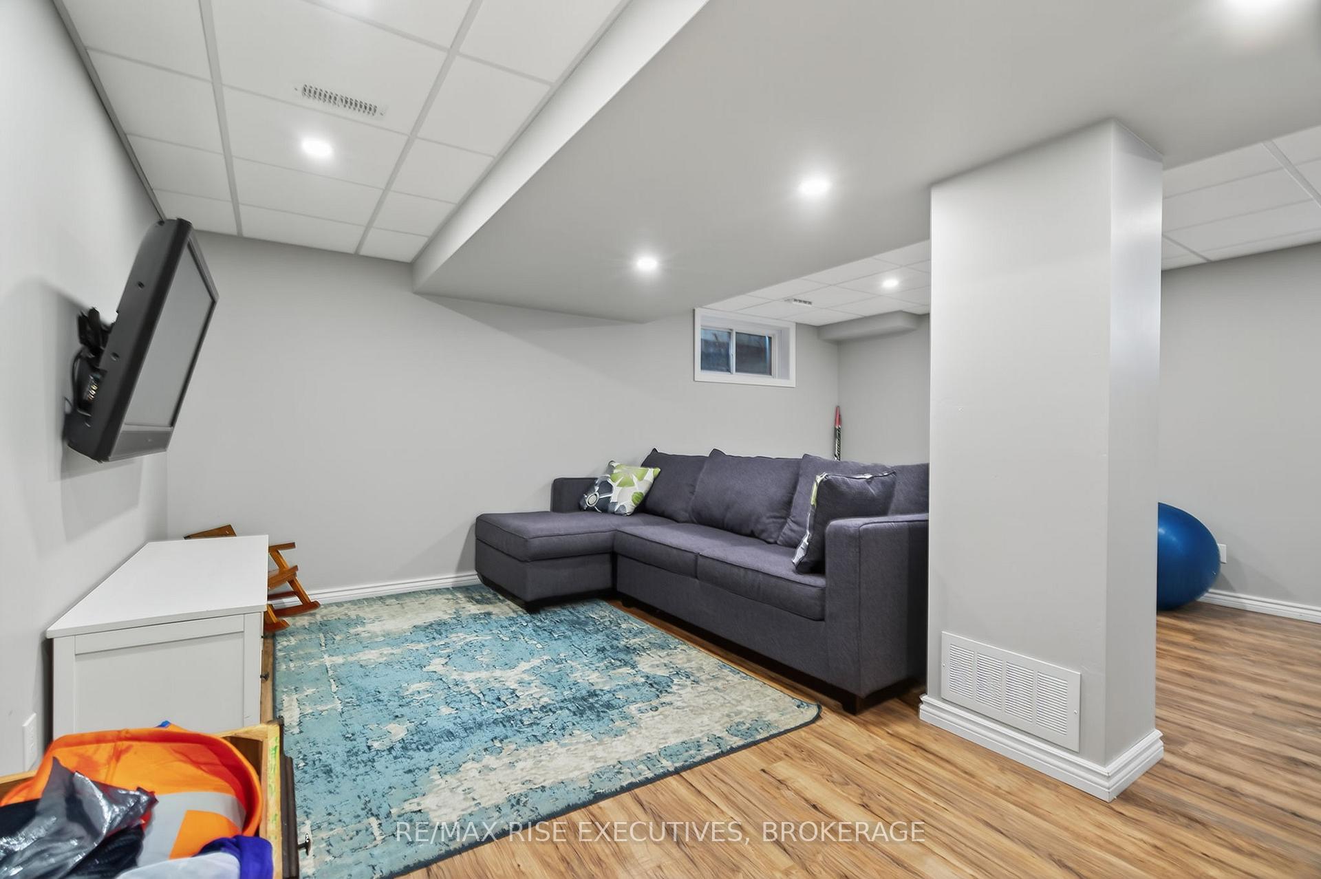 Photo 34 of 647 Walters Street, Kingston, Kingston East (Incl Barret Crt) — HOMEH