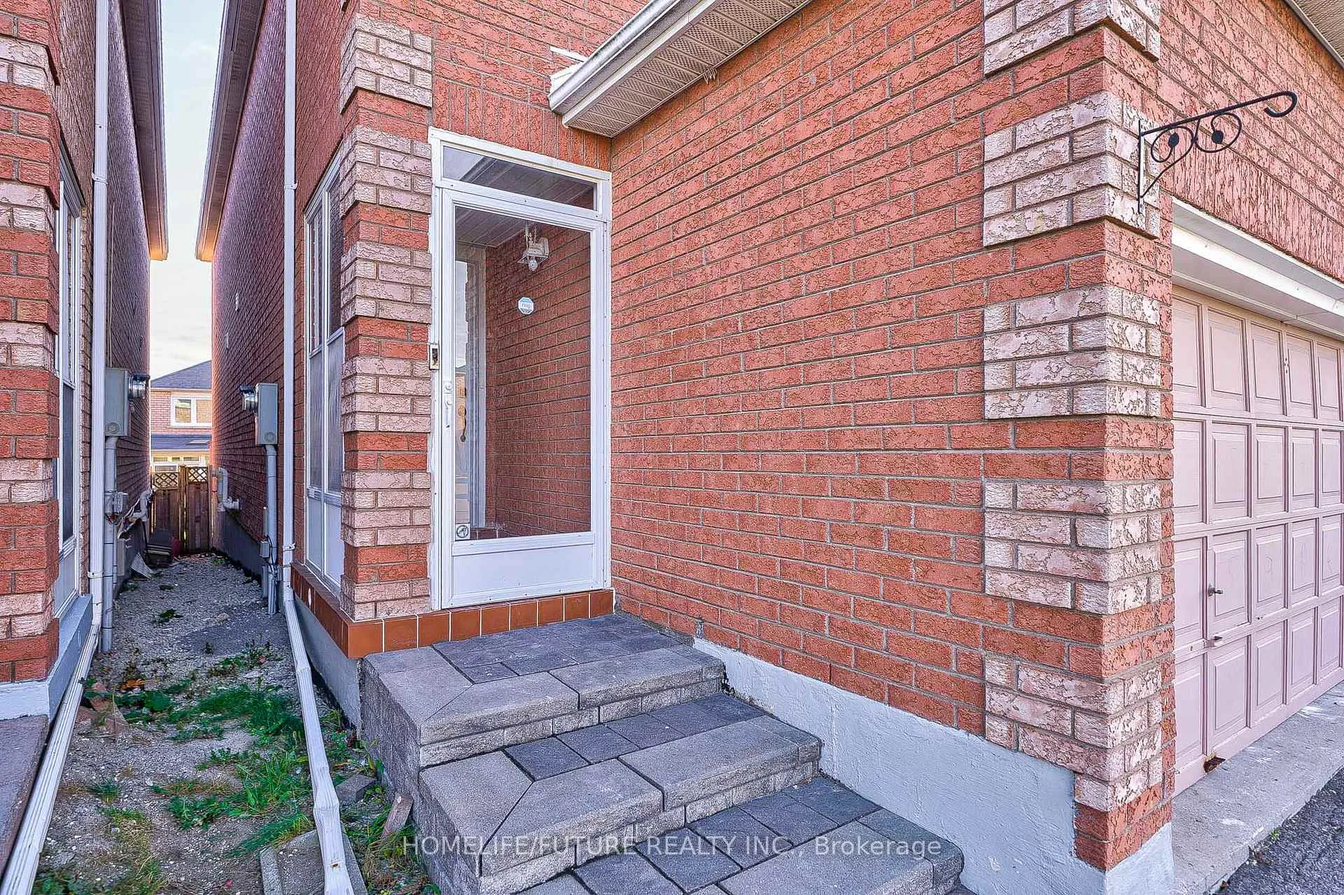 Photo 4 of Unit Main, 74 Kruger Road, Markham, Middlefield — HOMEH