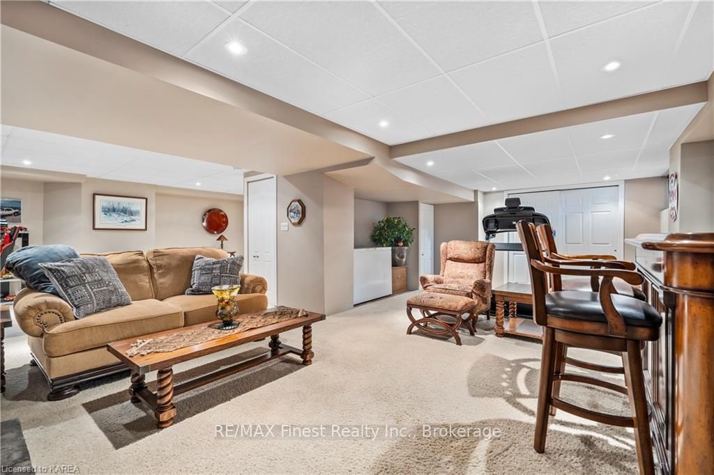 Photo 32 of 124 Nathan Court, Loyalist, Amherstview — HOMEH