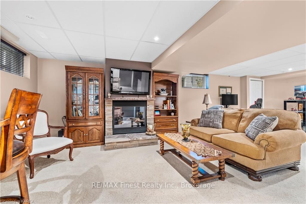 Photo 31 of 124 Nathan Court, Loyalist, Amherstview — HOMEH