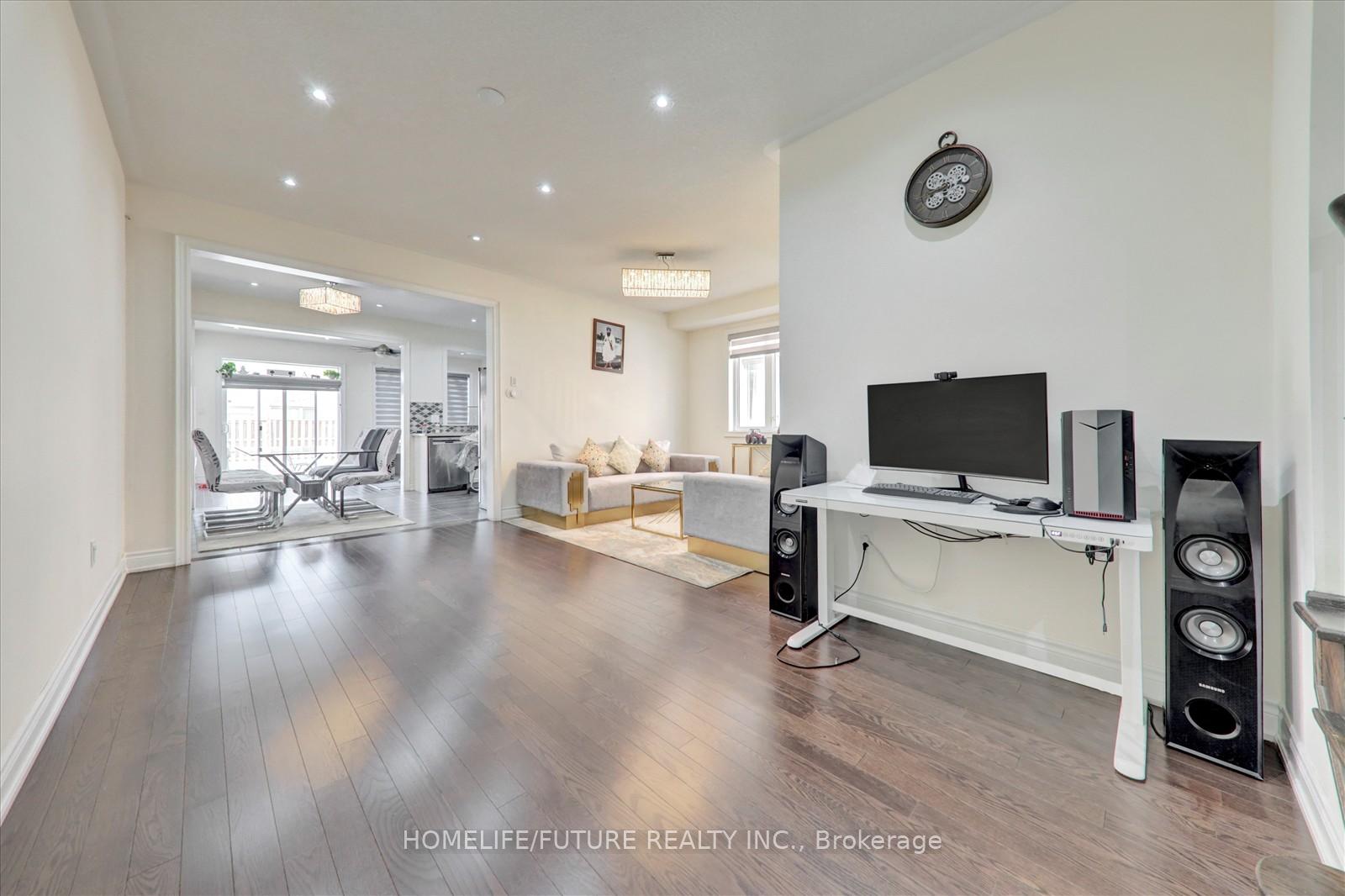 Photo 9 of 52 Mohandas Drive, Markham, Cedarwood — HOMEH