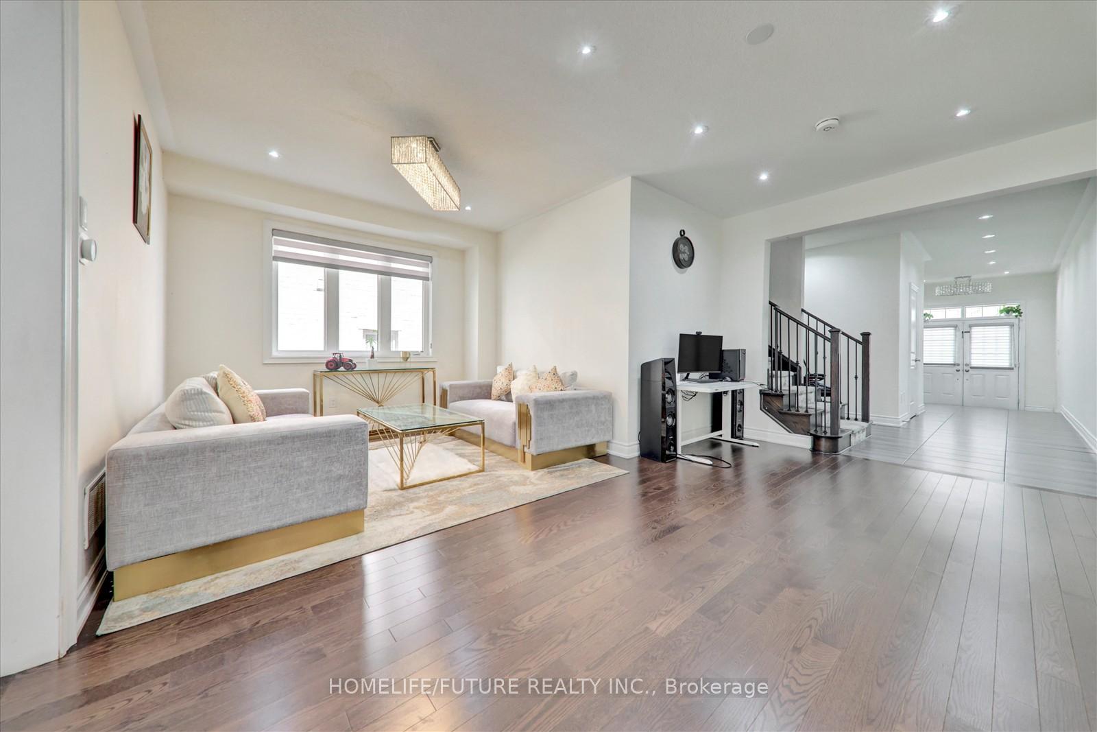 Photo 10 of 52 Mohandas Drive, Markham, Cedarwood — HOMEH