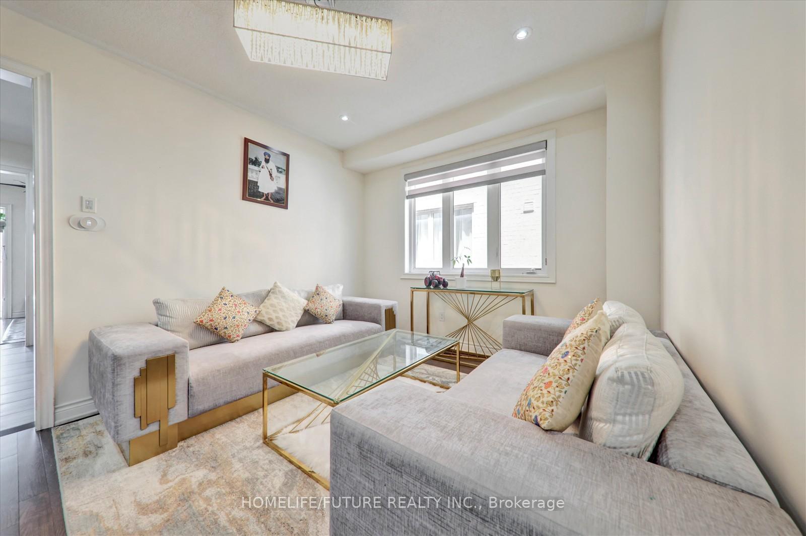 Photo 11 of 52 Mohandas Drive, Markham, Cedarwood — HOMEH