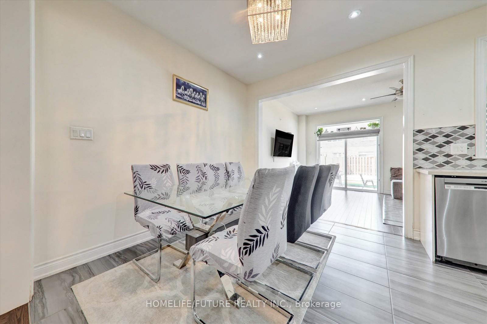 Photo 12 of 52 Mohandas Drive, Markham, Cedarwood — HOMEH