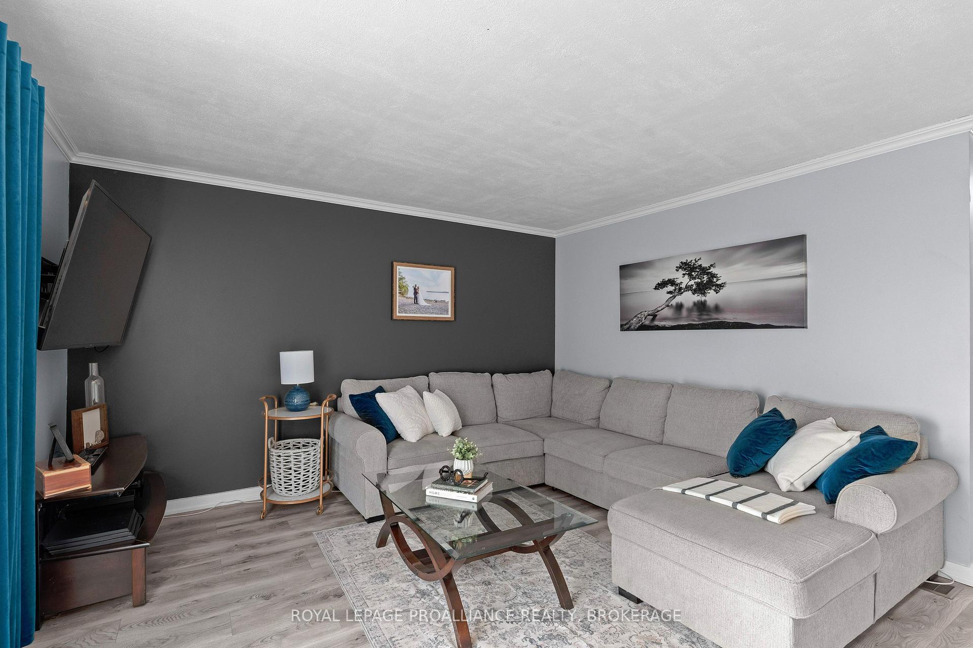 Photo 5 of 52 Morden Crescent, Loyalist, Amherstview — HOMEH