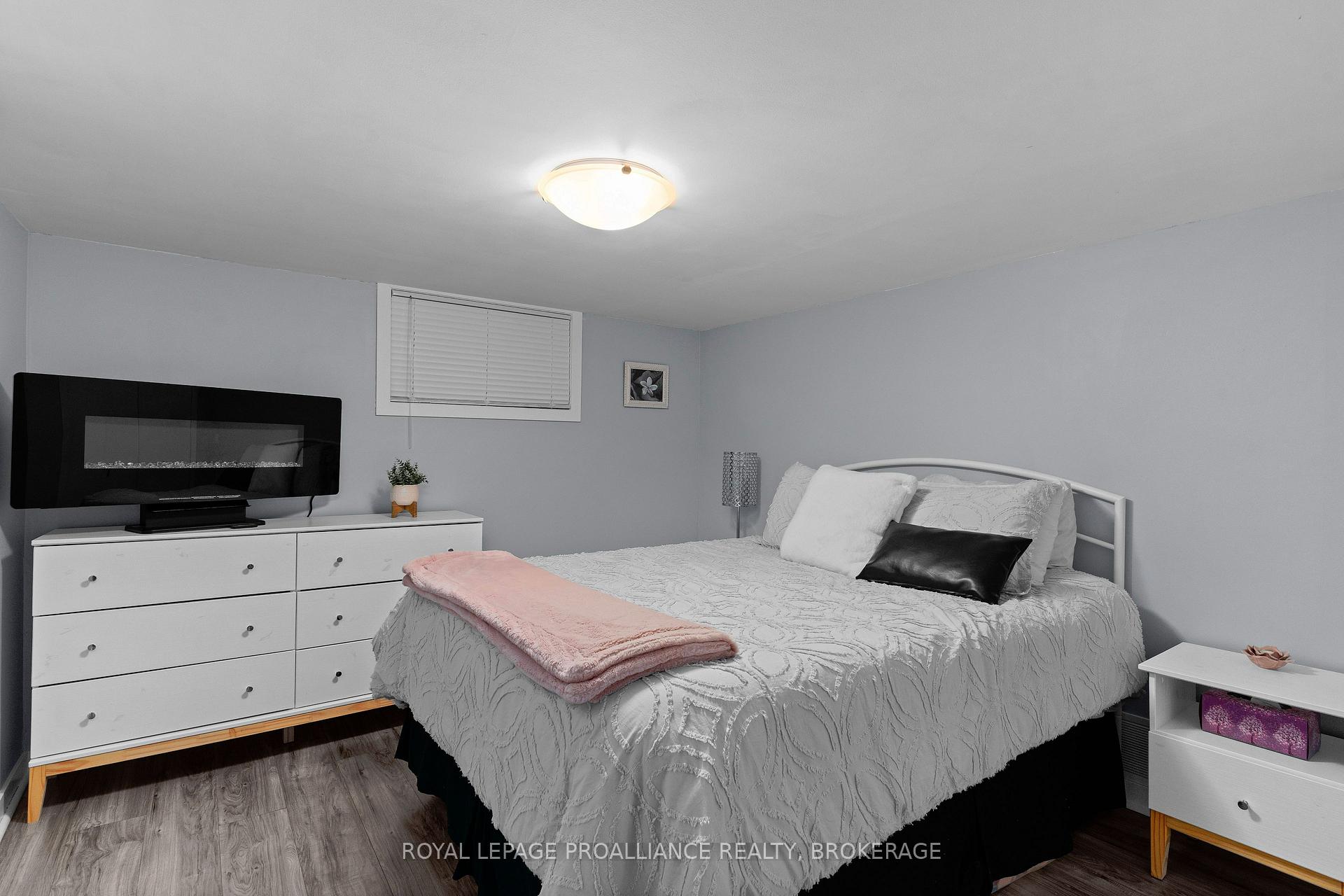 Photo 12 of 52 Morden Crescent, Loyalist, Amherstview — HOMEH