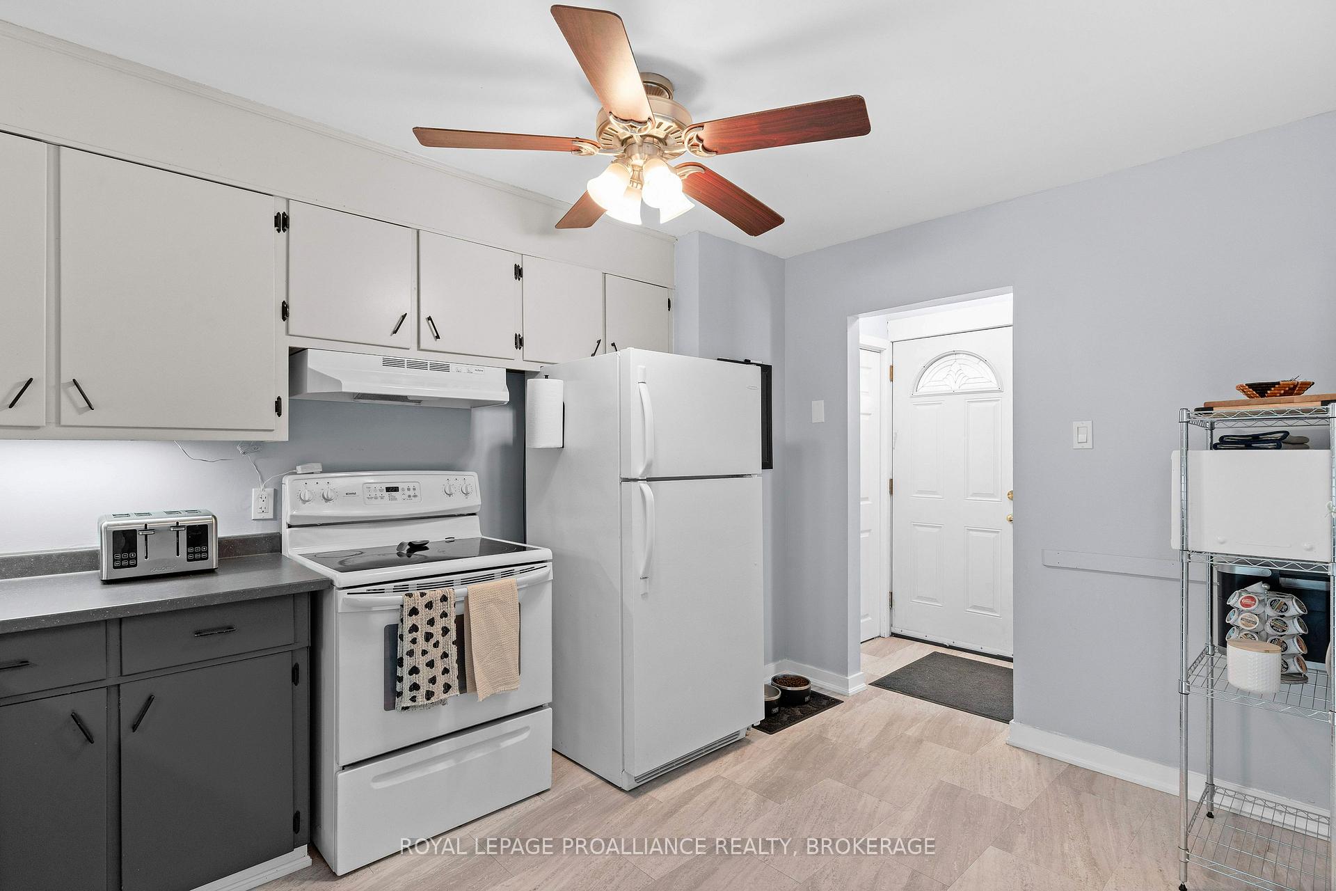 Photo 20 of 52 Morden Crescent, Loyalist, Amherstview — HOMEH