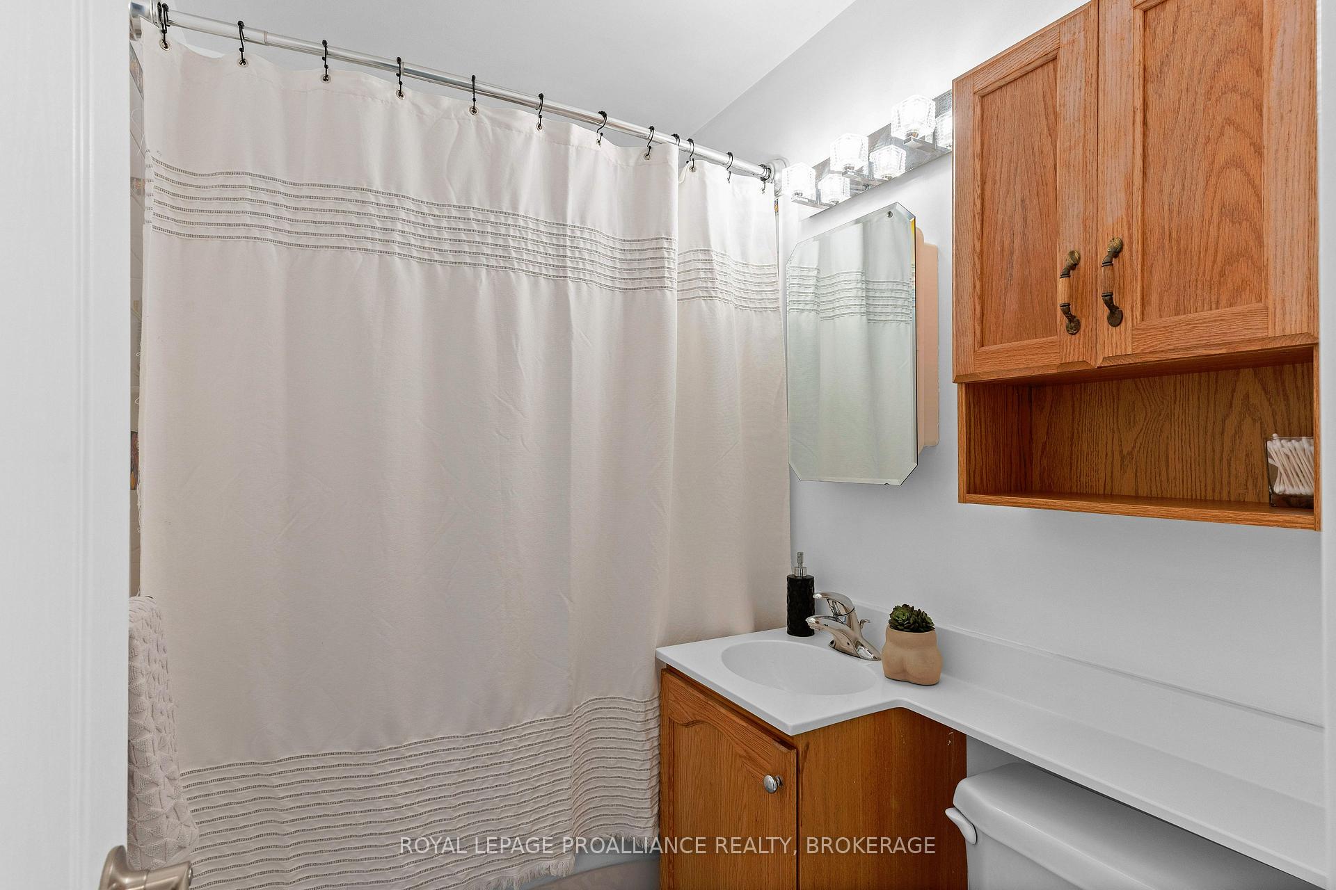 Photo 29 of 52 Morden Crescent, Loyalist, Amherstview — HOMEH