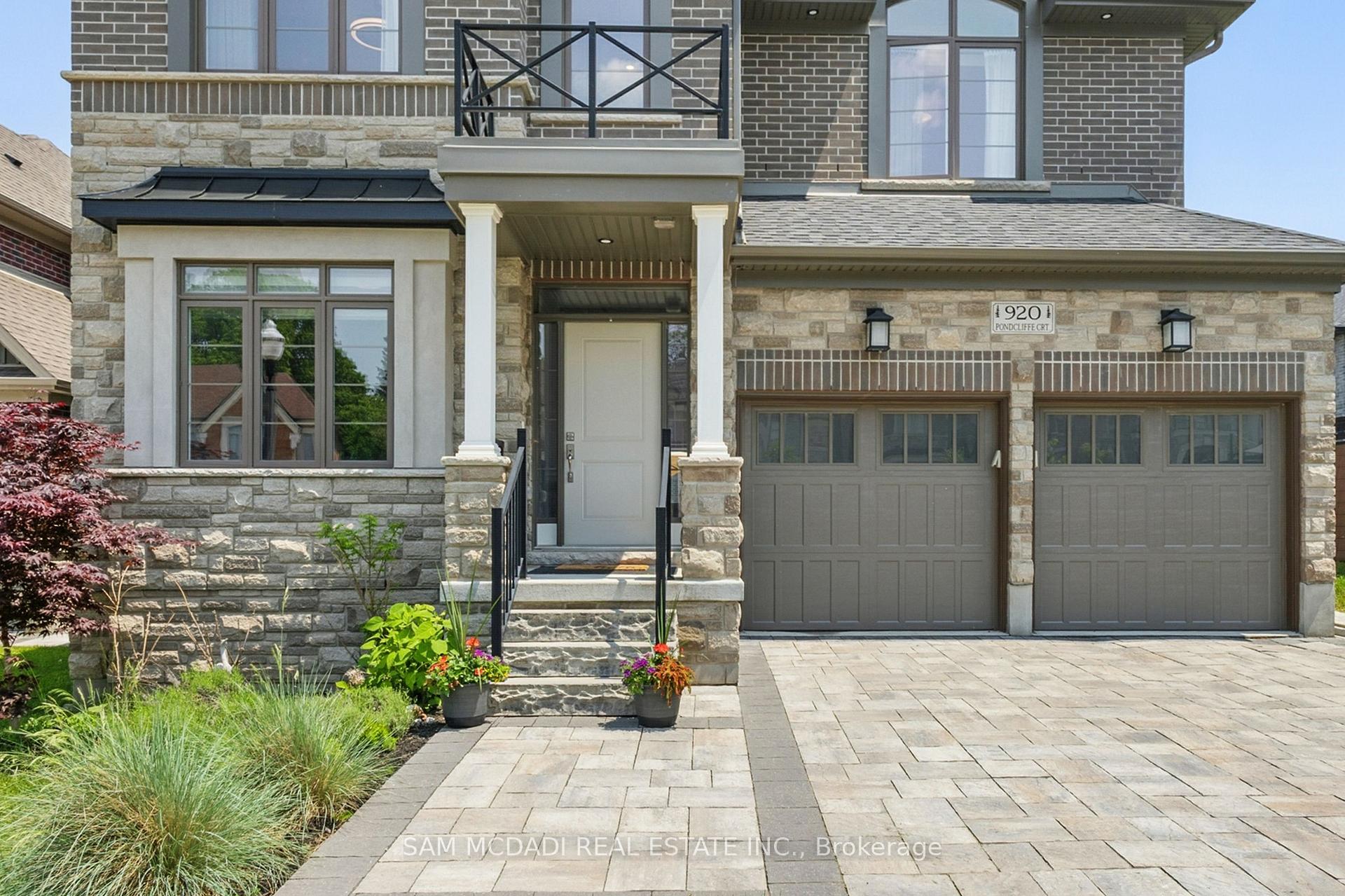 Photo 2 of 920 Pondcliffe Drive, Kitchener — HOMEH