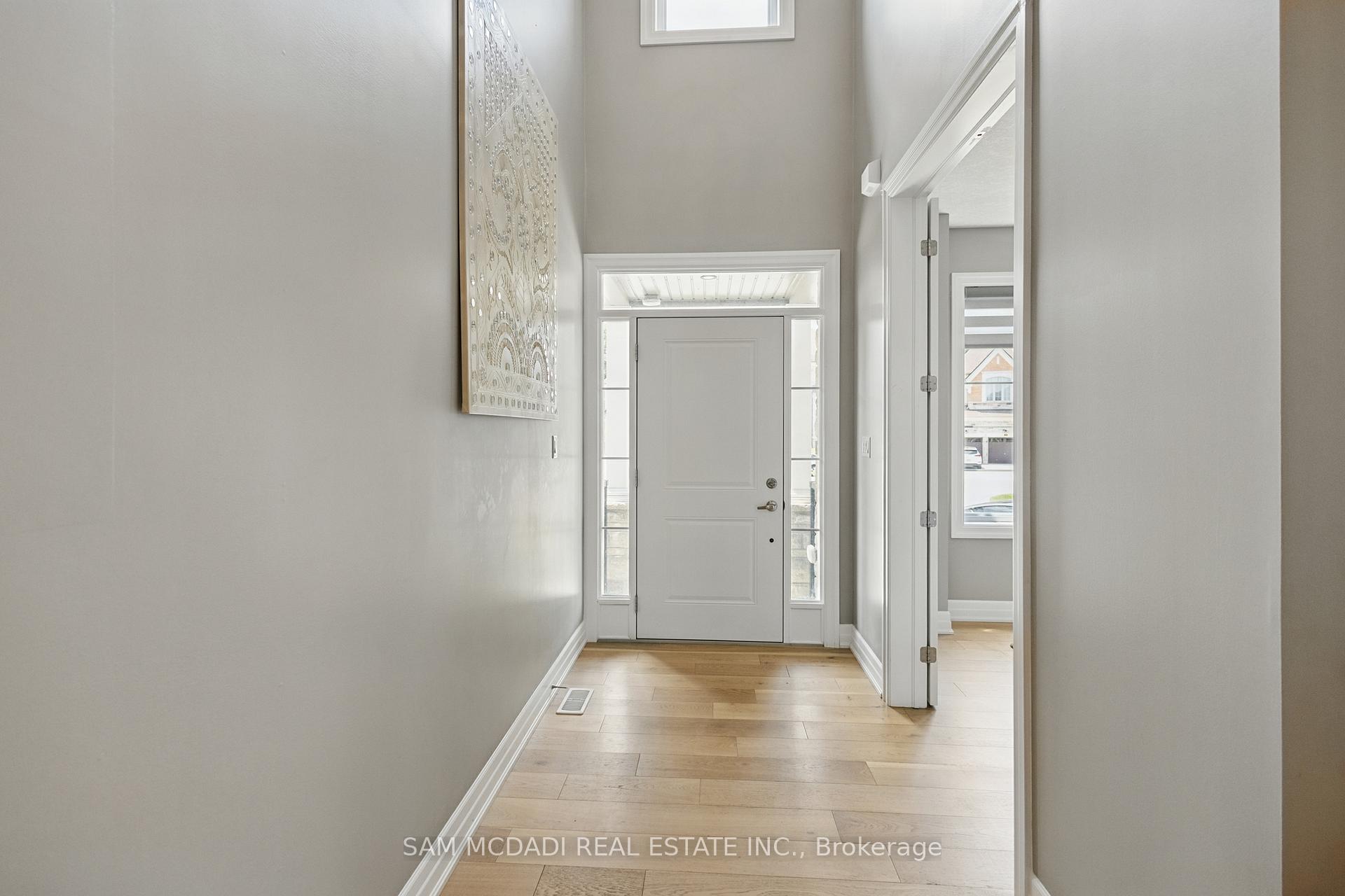 Photo 3 of 920 Pondcliffe Drive, Kitchener — HOMEH