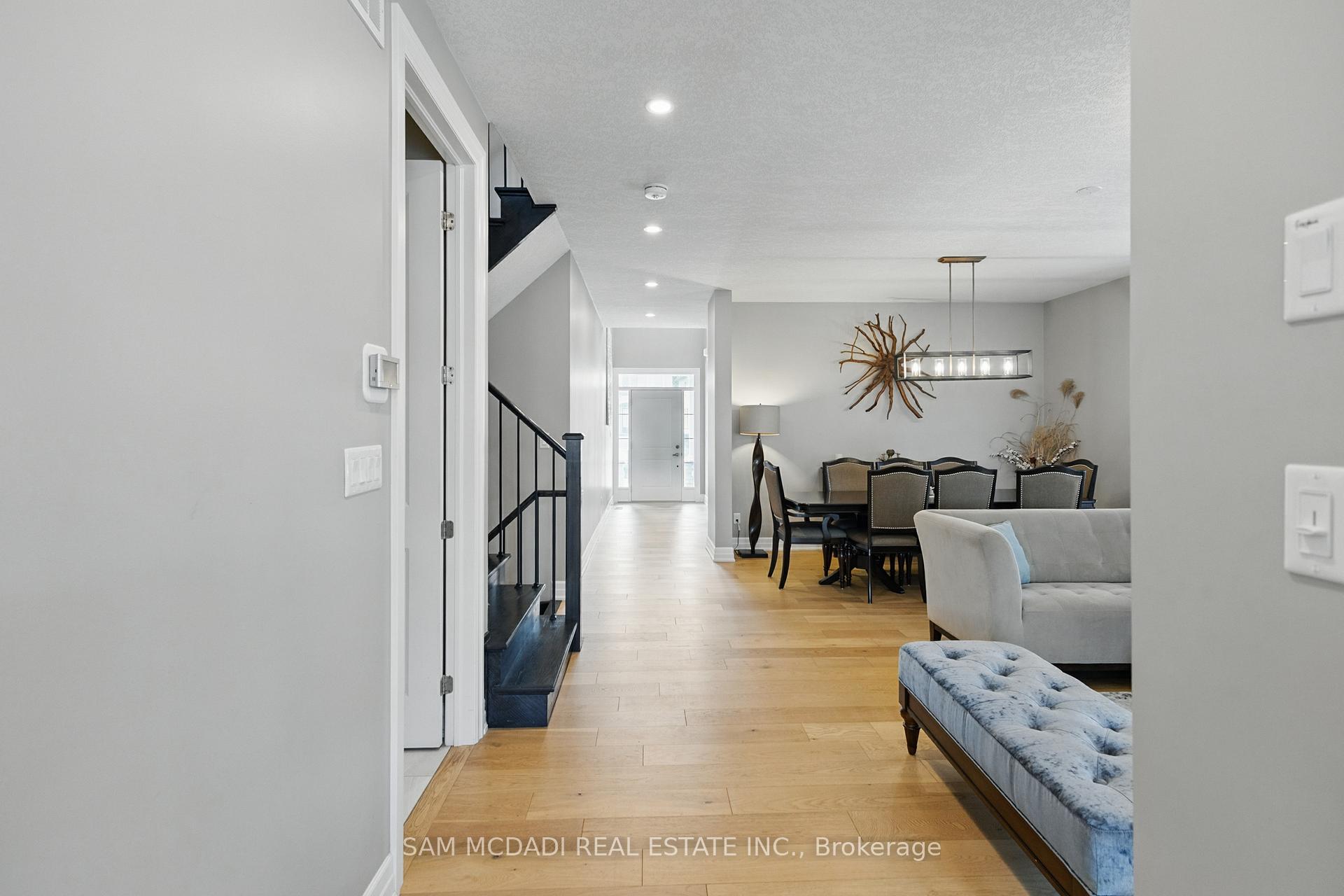 Photo 11 of 920 Pondcliffe Drive, Kitchener — HOMEH
