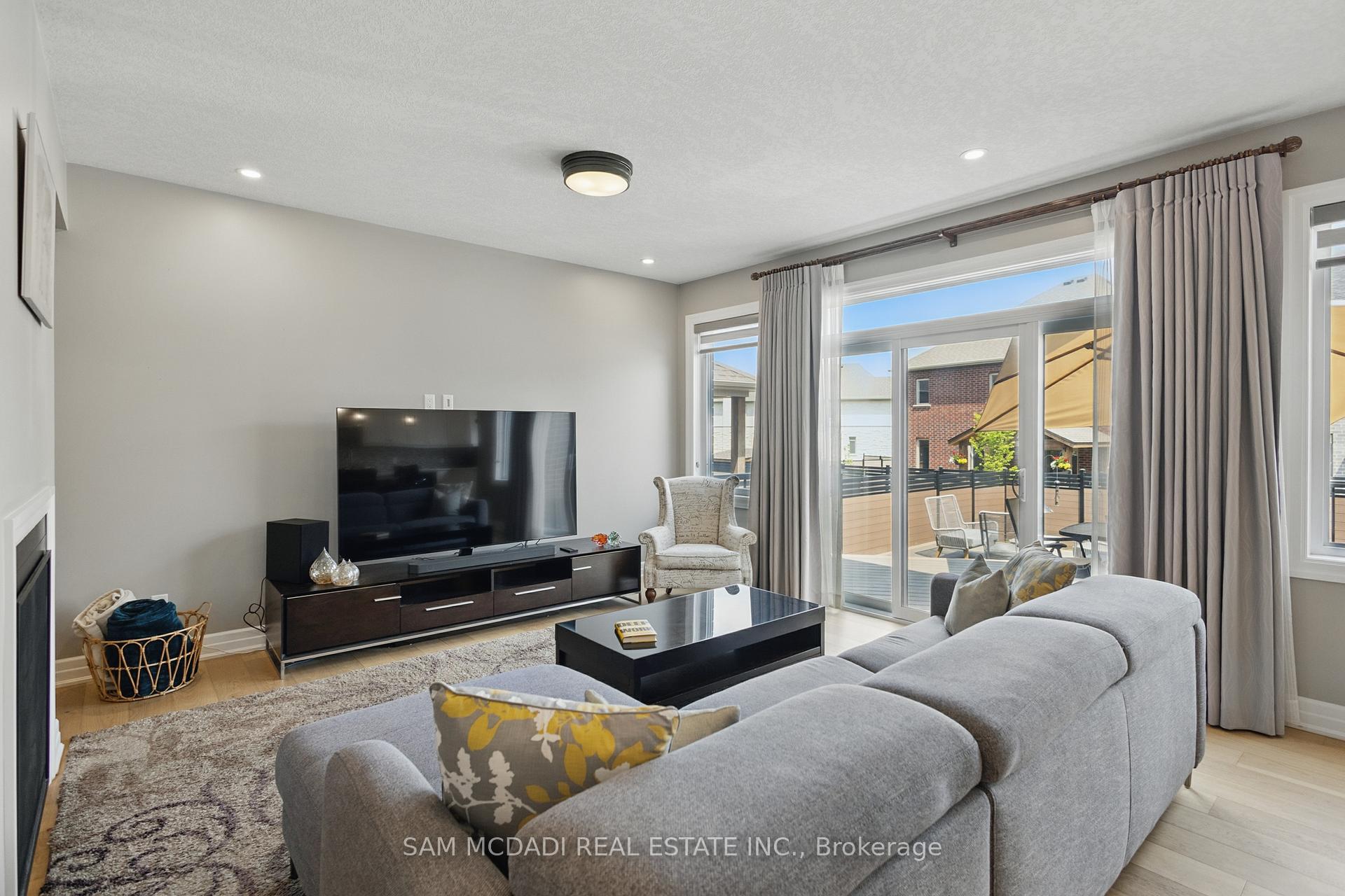 Photo 12 of 920 Pondcliffe Drive, Kitchener — HOMEH