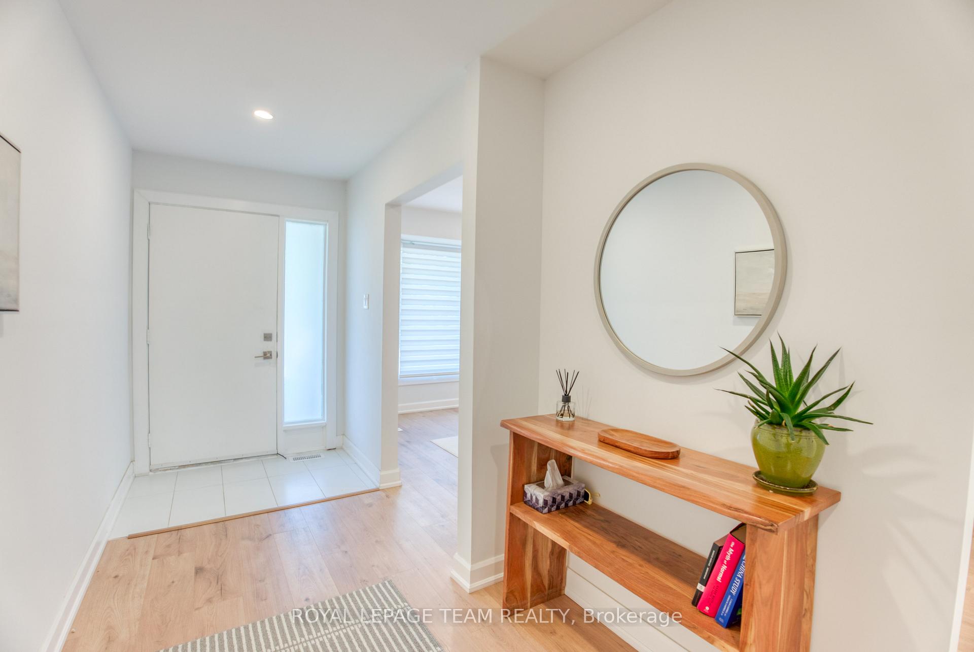 Photo 4 of 21 Equestrian Drive, Ottawa, Kanata - Bridlewood — HOMEH