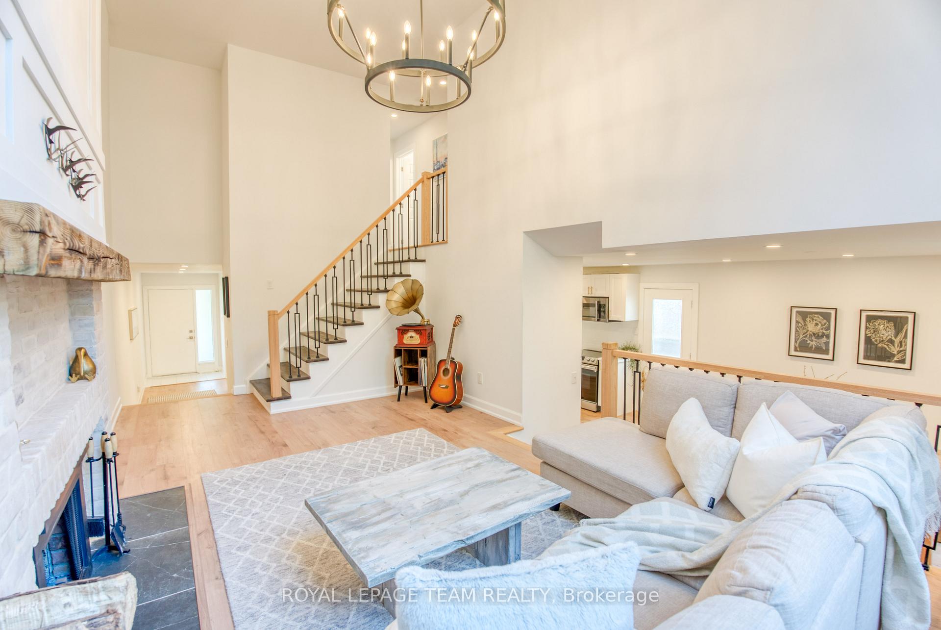 Photo 12 of 21 Equestrian Drive, Ottawa, Kanata - Bridlewood — HOMEH