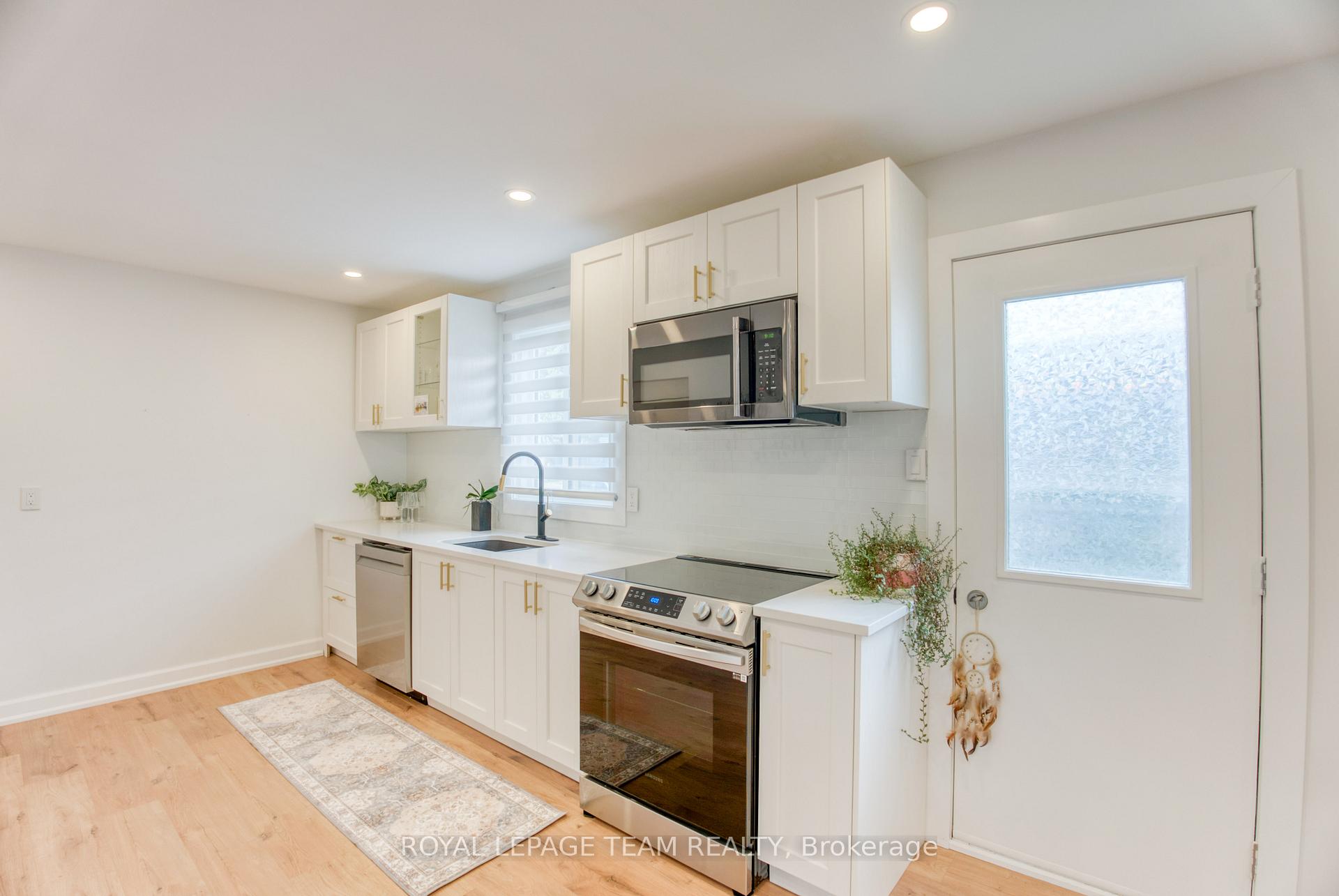 Photo 16 of 21 Equestrian Drive, Ottawa, Kanata - Bridlewood — HOMEH