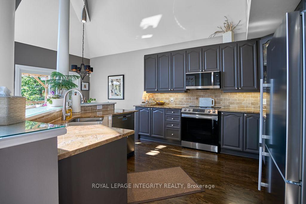 Photo 13 of 21 Insmill Crescent, Ottawa, Kanata - Kanata Lakes/Heritage Hills — HOMEH