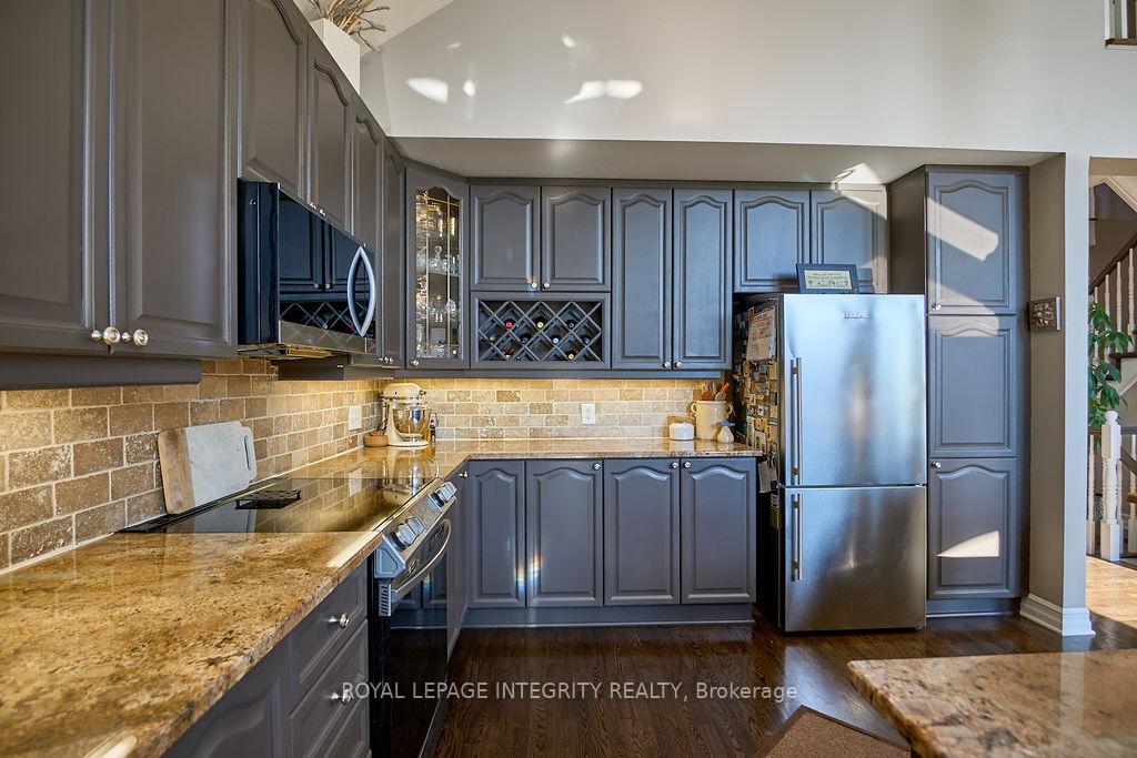 Photo 14 of 21 Insmill Crescent, Ottawa, Kanata - Kanata Lakes/Heritage Hills — HOMEH
