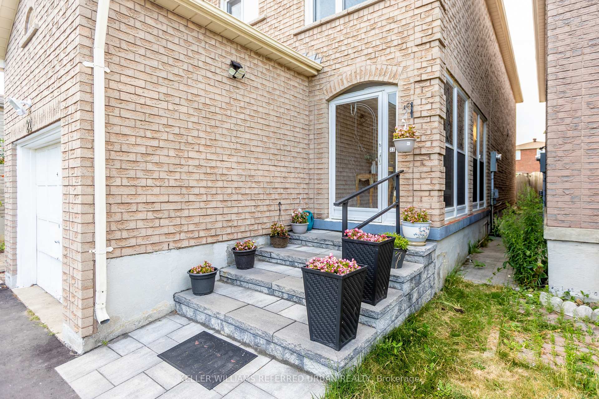 Photo 3 of 22 Kyla Crescent, Markham, Milliken Mills East — HOMEH
