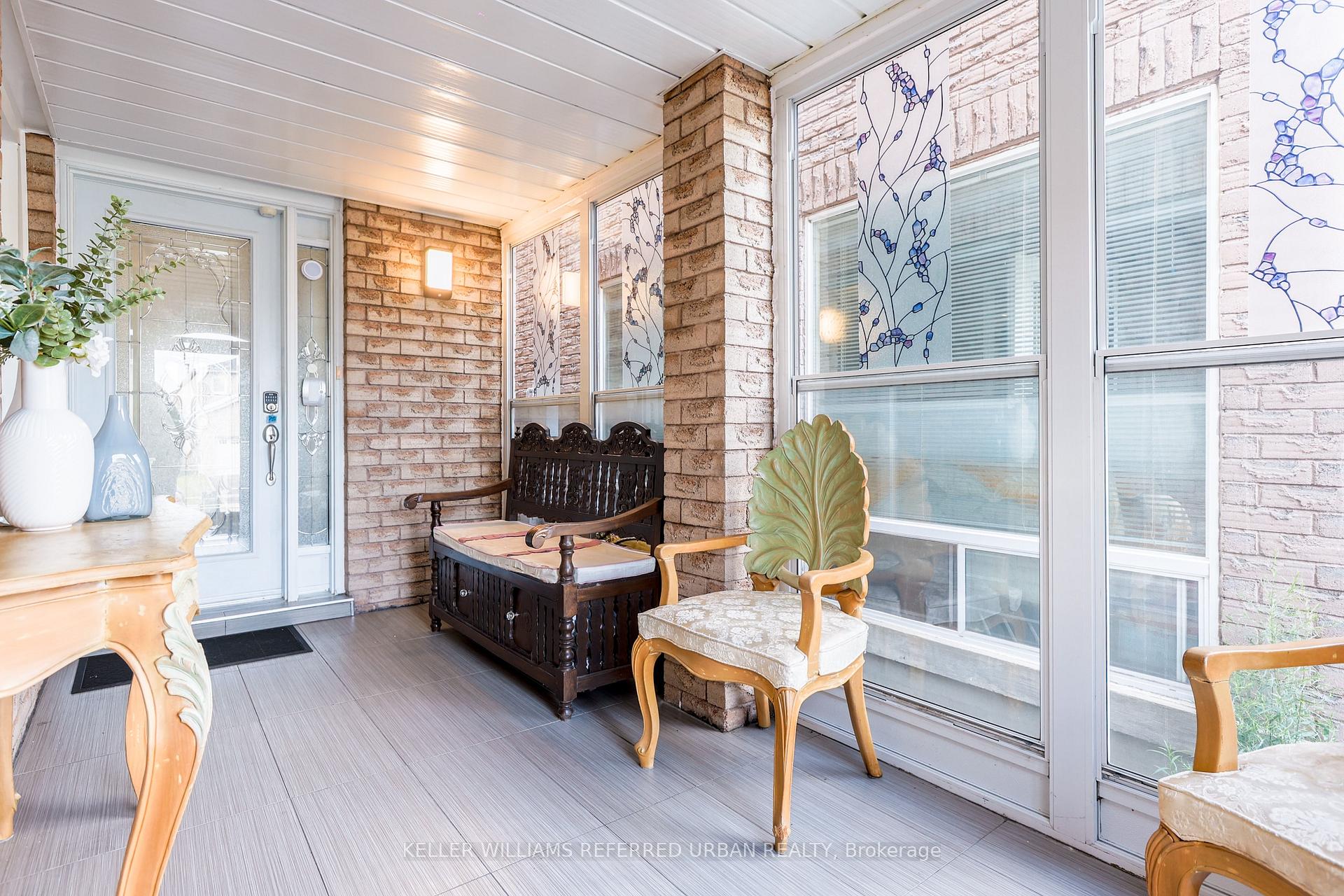 Photo 4 of 22 Kyla Crescent, Markham, Milliken Mills East — HOMEH