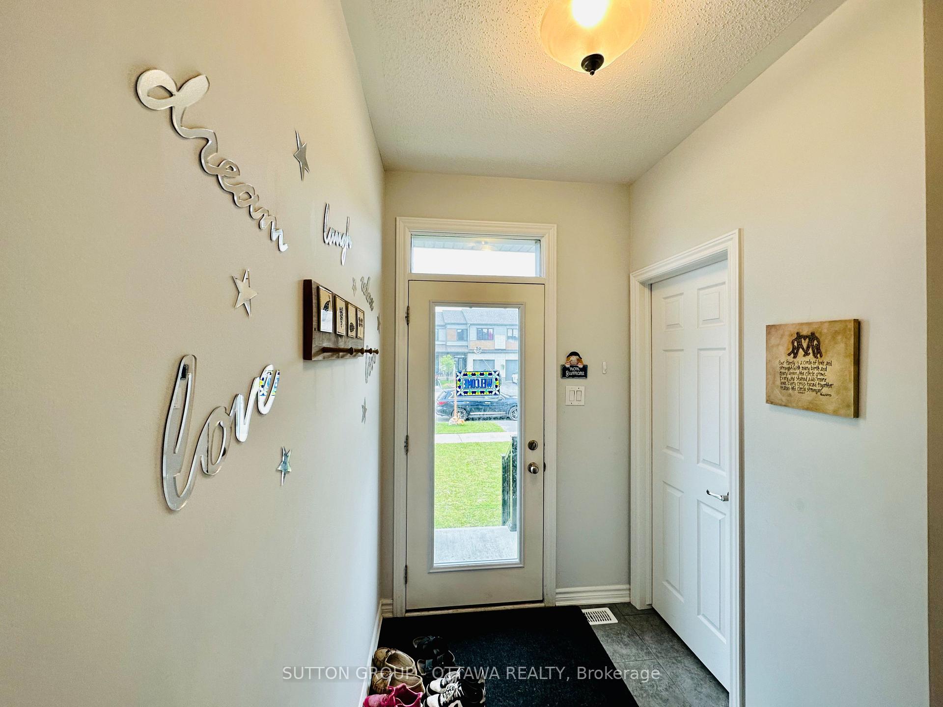 Photo 2 of 534 Cope Drive, Ottawa, Kanata - Emerald Meadows/Trailwest — HOMEH
