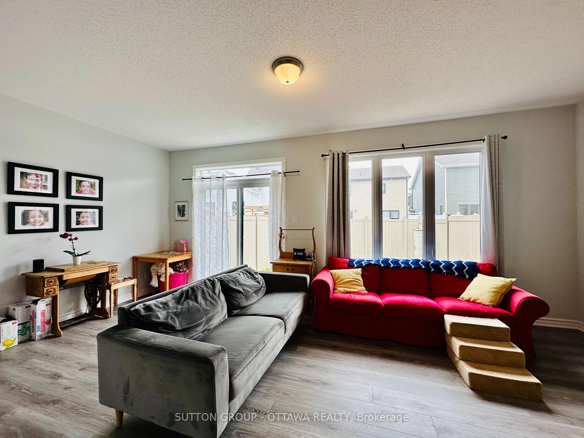 Photo 4 of 534 Cope Drive, Ottawa, Kanata - Emerald Meadows/Trailwest — HOMEH
