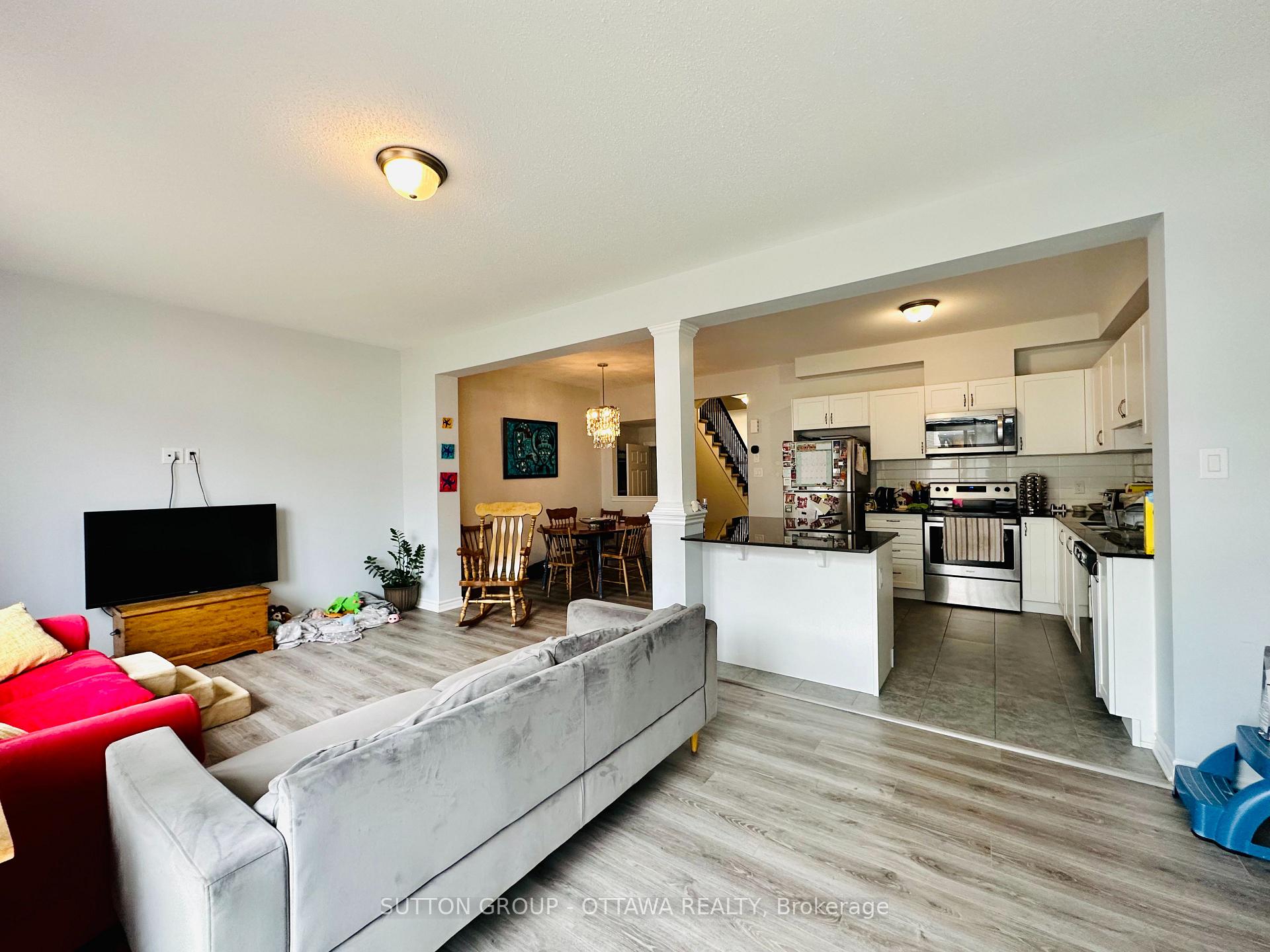Photo 6 of 534 Cope Drive, Ottawa, Kanata - Emerald Meadows/Trailwest — HOMEH