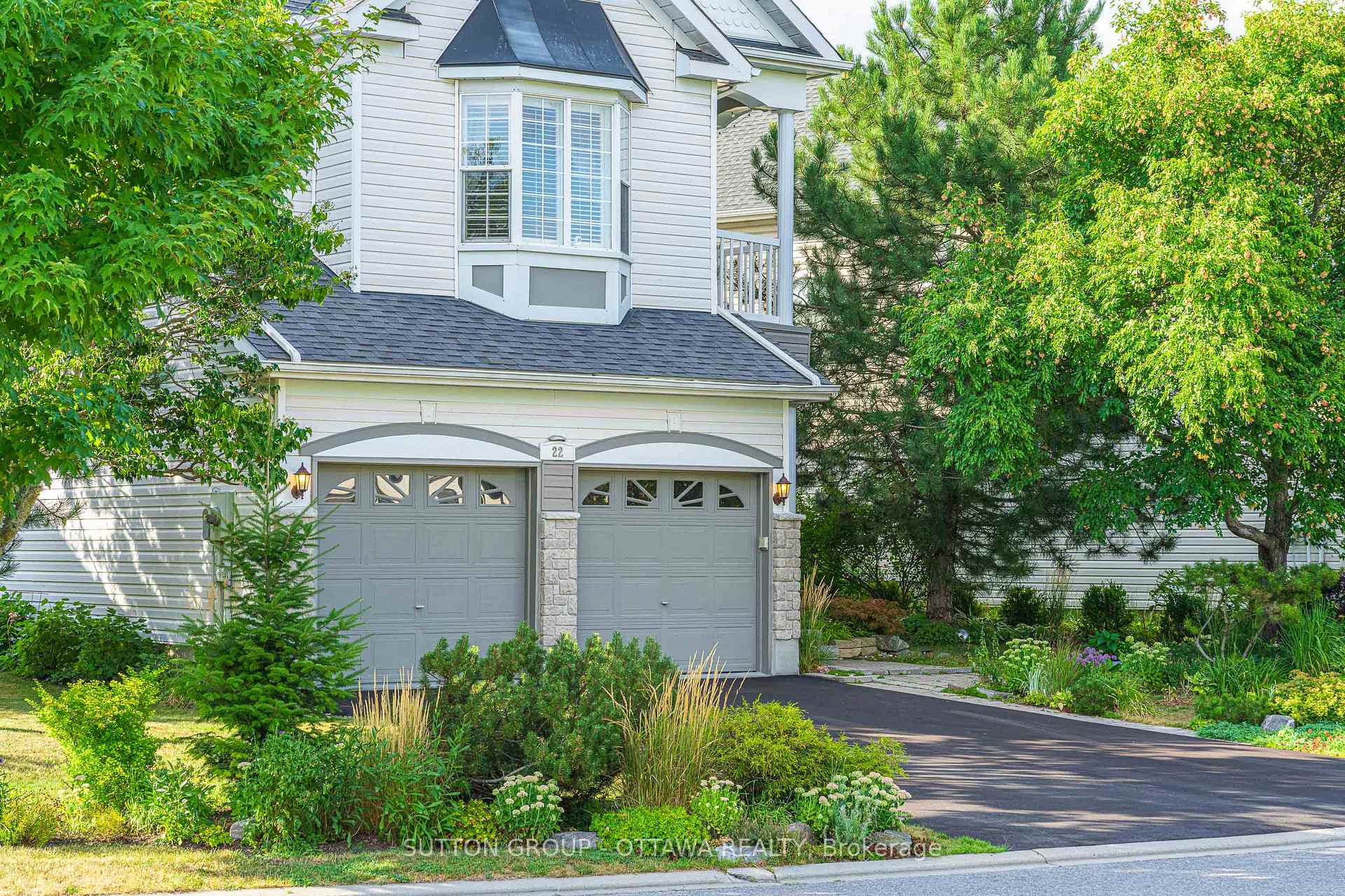 Photo 2 of 22 Insmill Crescent, Ottawa, Kanata - Kanata Lakes/Heritage Hills — HOMEH