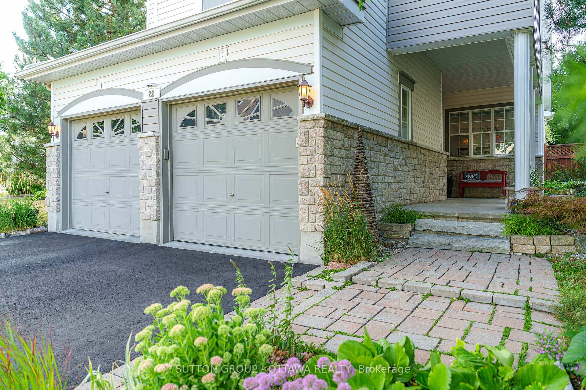 Photo 3 of 22 Insmill Crescent, Ottawa, Kanata - Kanata Lakes/Heritage Hills — HOMEH