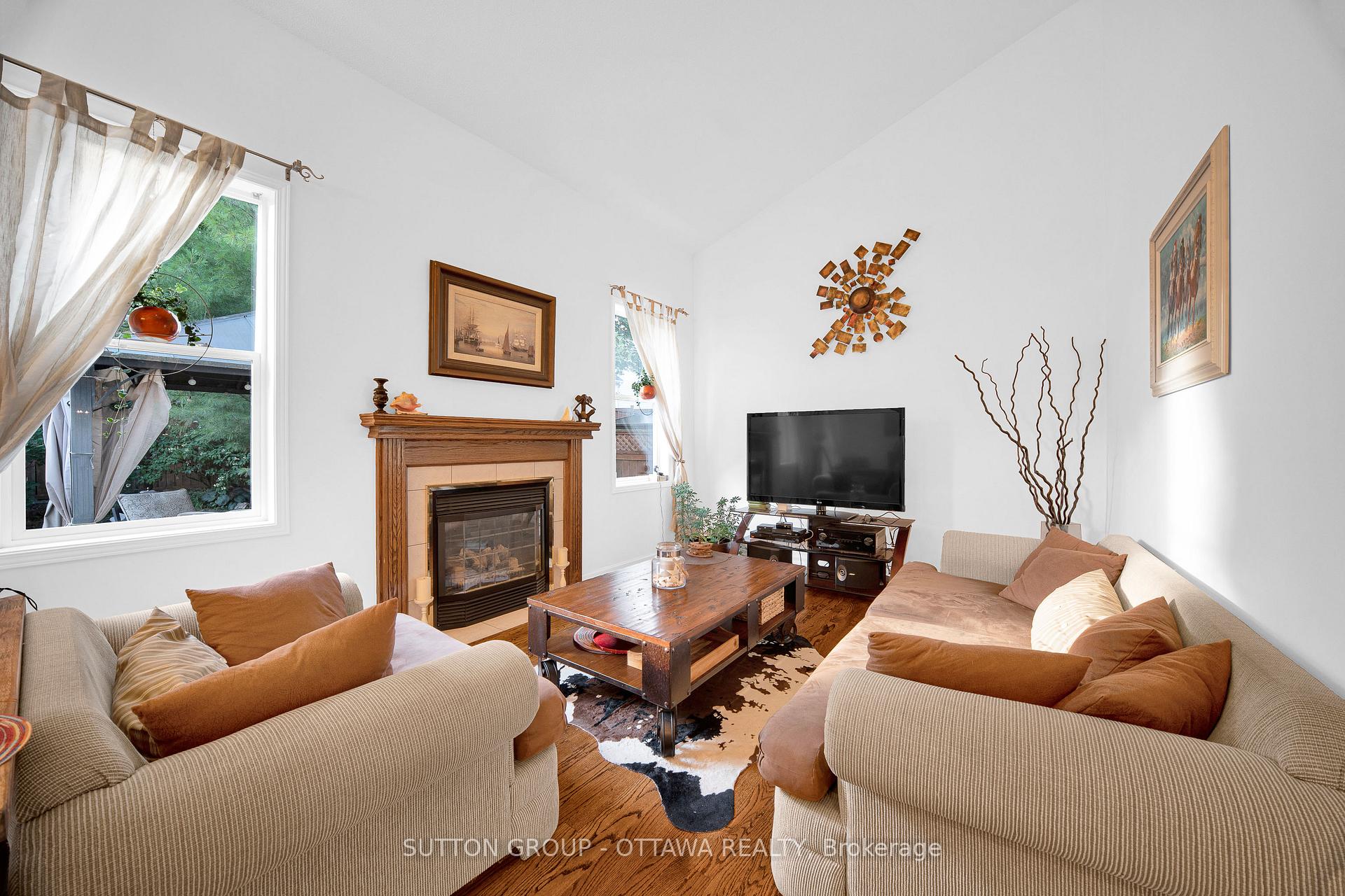 Photo 6 of 22 Insmill Crescent, Ottawa, Kanata - Kanata Lakes/Heritage Hills — HOMEH