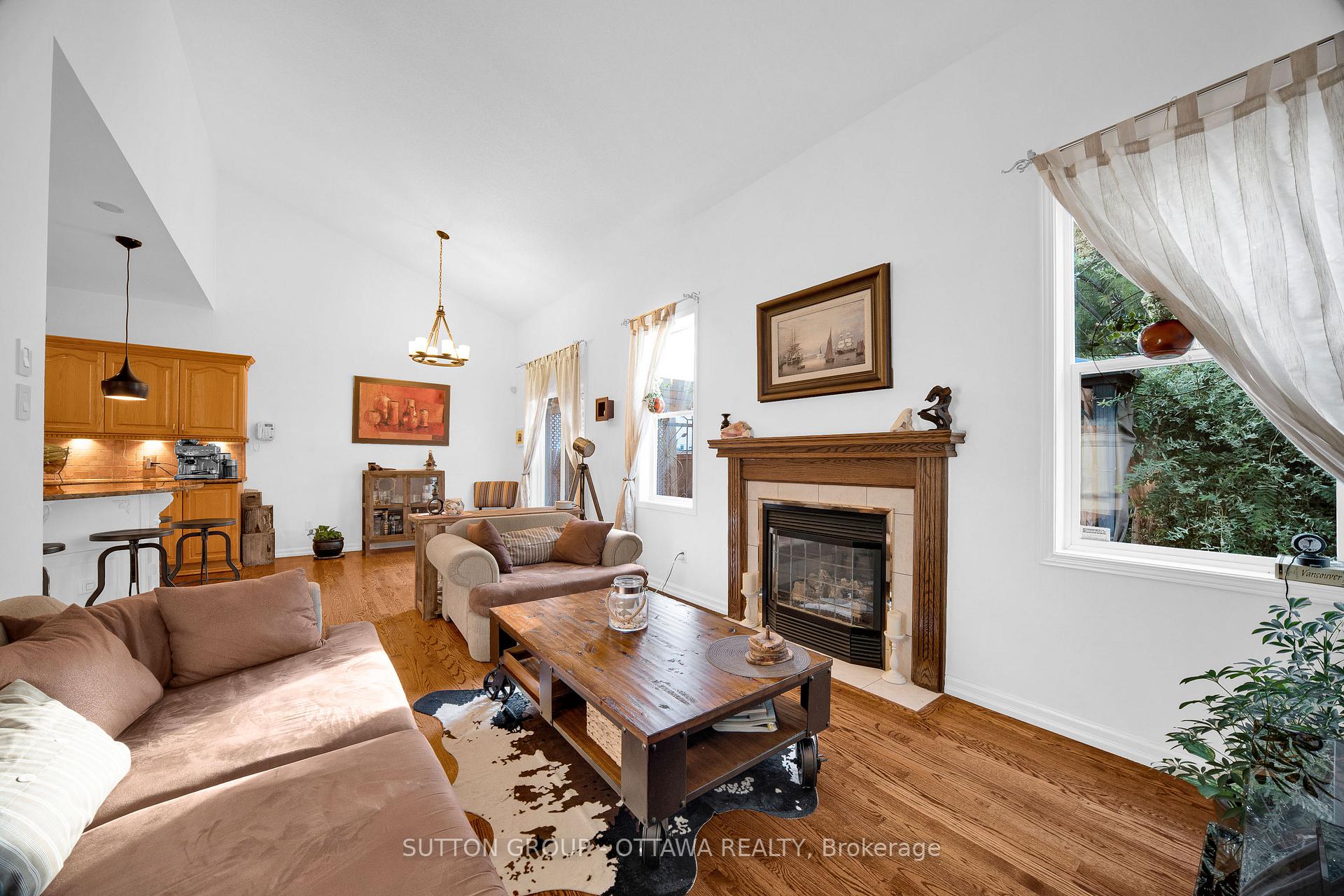 Photo 7 of 22 Insmill Crescent, Ottawa, Kanata - Kanata Lakes/Heritage Hills — HOMEH