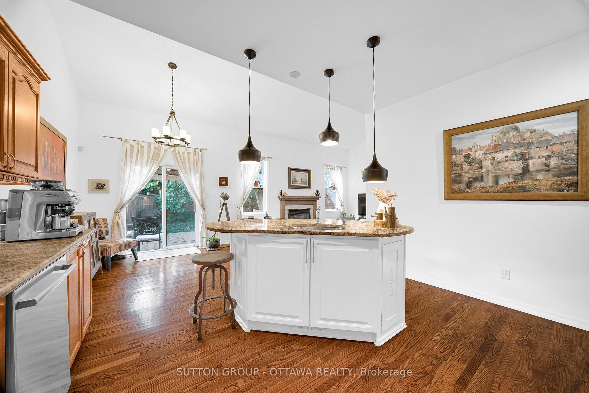 Photo 9 of 22 Insmill Crescent, Ottawa, Kanata - Kanata Lakes/Heritage Hills — HOMEH