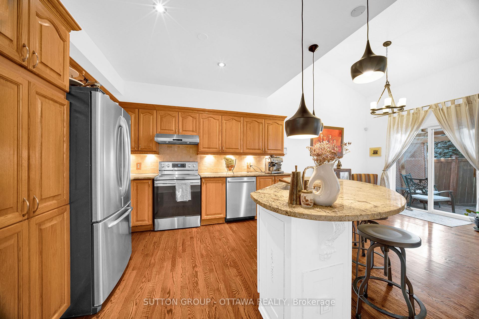 Photo 10 of 22 Insmill Crescent, Ottawa, Kanata - Kanata Lakes/Heritage Hills — HOMEH