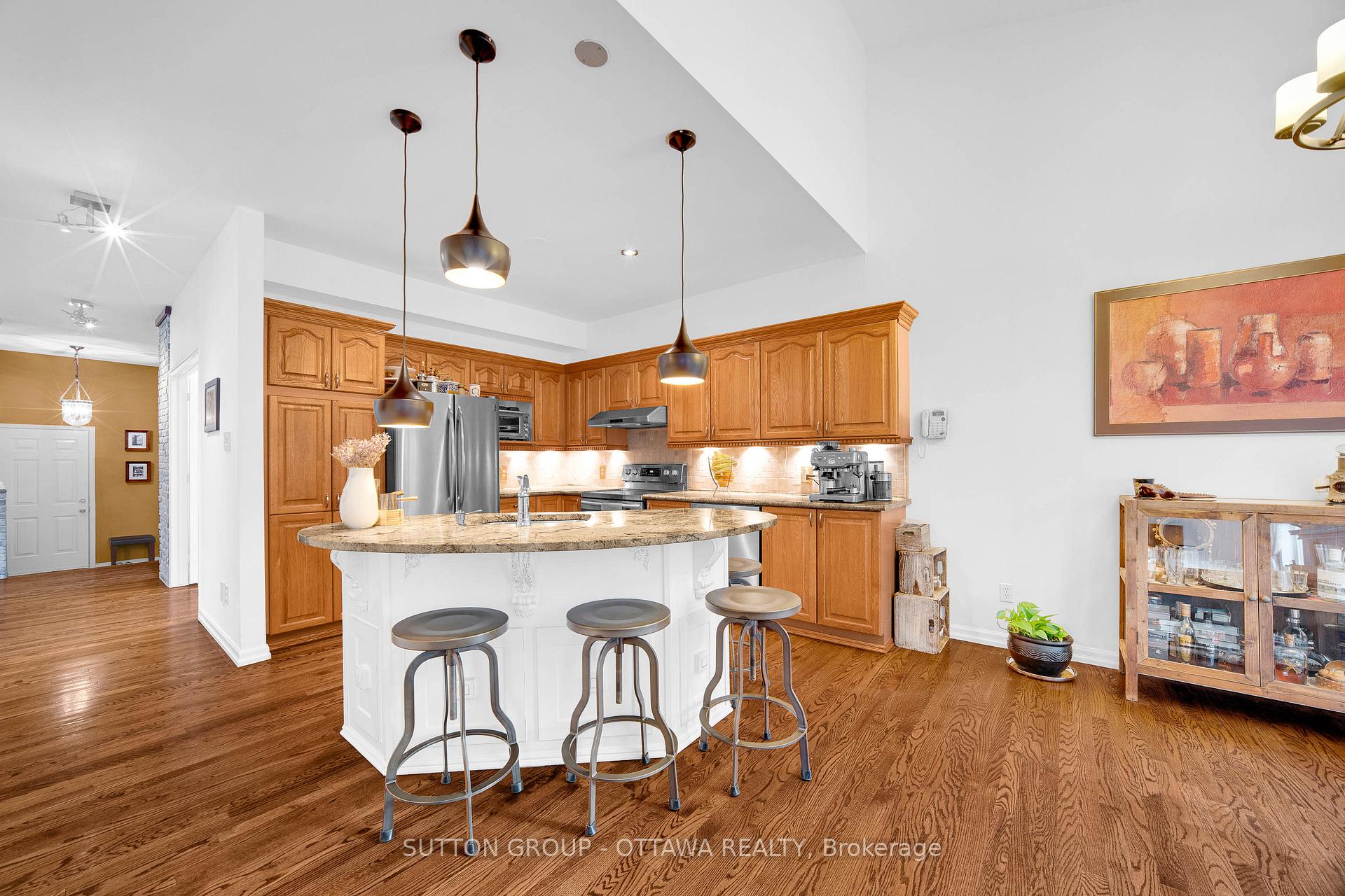 Photo 11 of 22 Insmill Crescent, Ottawa, Kanata - Kanata Lakes/Heritage Hills — HOMEH