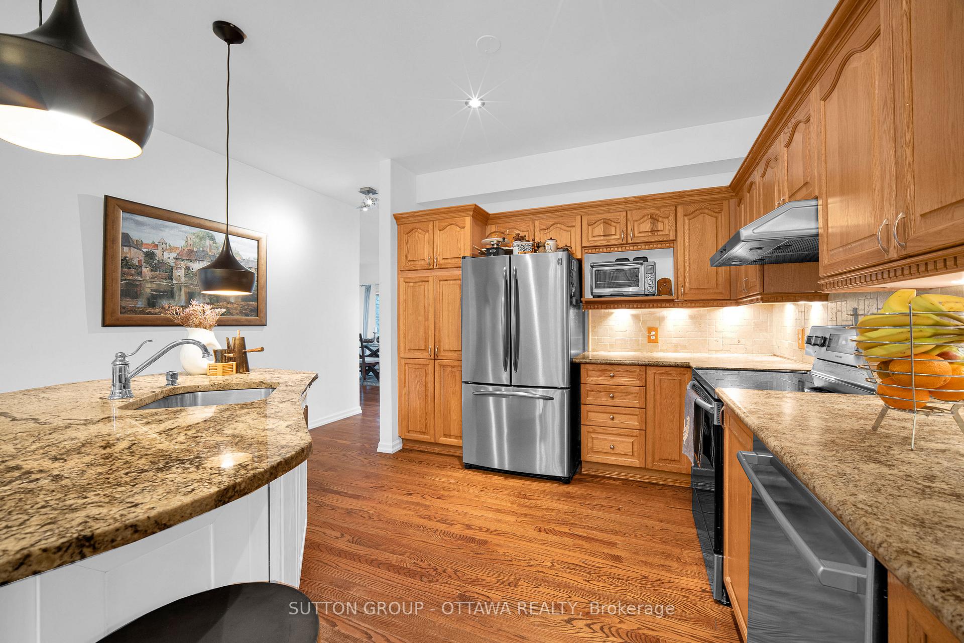 Photo 12 of 22 Insmill Crescent, Ottawa, Kanata - Kanata Lakes/Heritage Hills — HOMEH