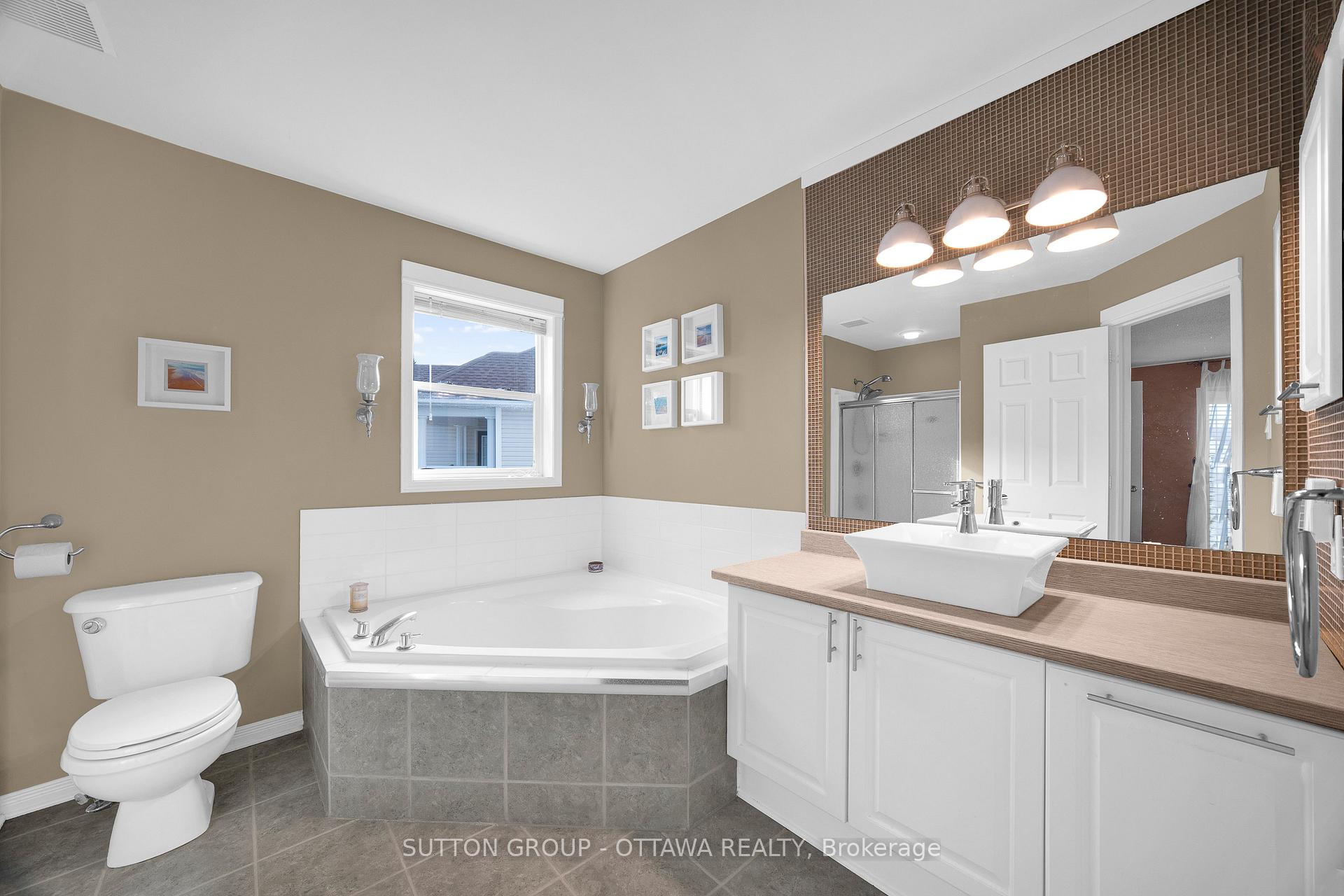 Photo 25 of 22 Insmill Crescent, Ottawa, Kanata - Kanata Lakes/Heritage Hills — HOMEH