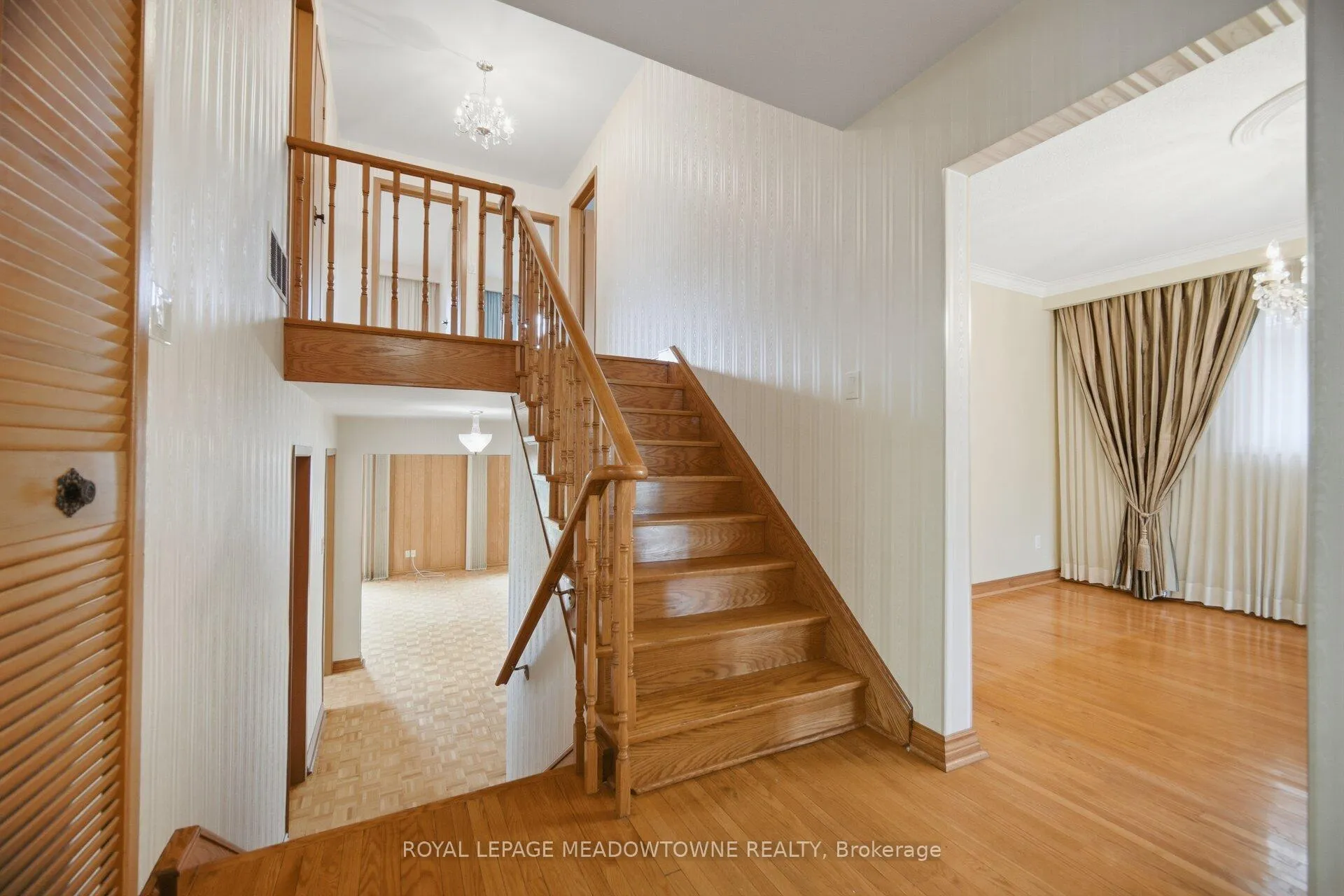 Photo 8 of 854 Runningbrook Drive, Mississauga, Applewood — HOMEH