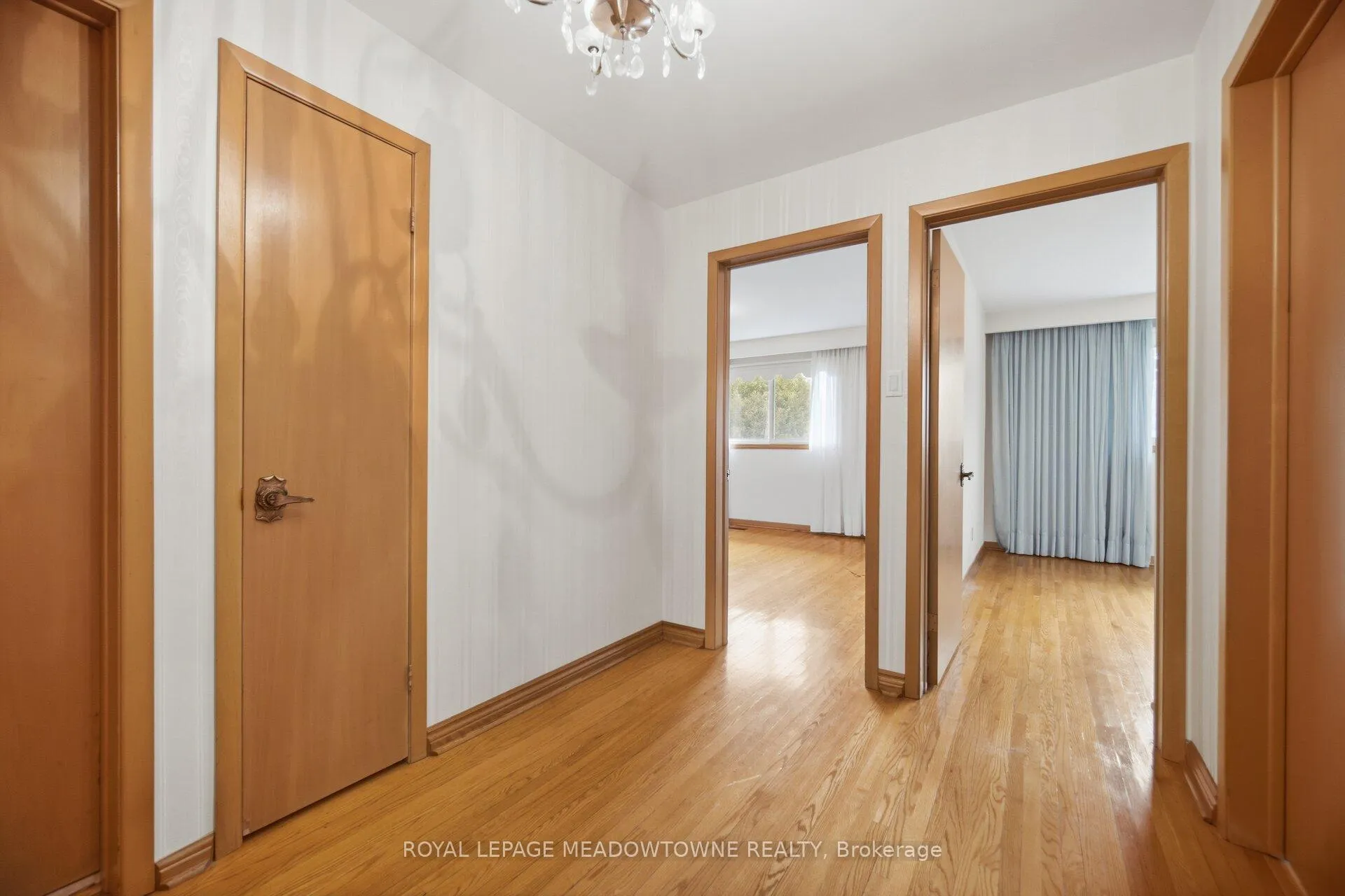 Photo 9 of 854 Runningbrook Drive, Mississauga, Applewood — HOMEH