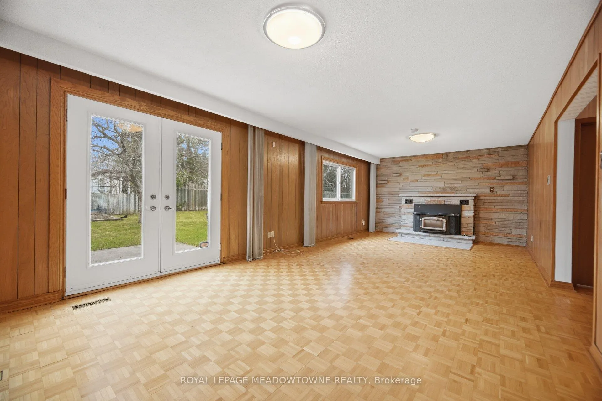 Photo 17 of 854 Runningbrook Drive, Mississauga, Applewood — HOMEH