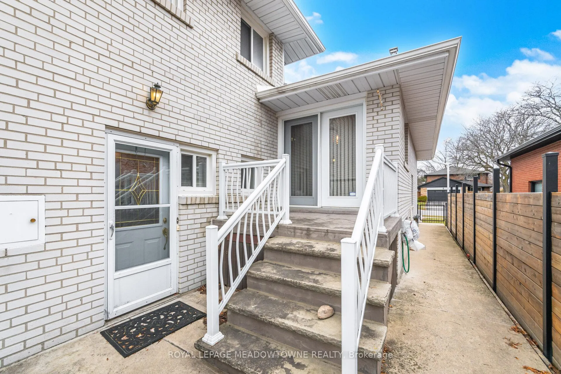 Photo 23 of 854 Runningbrook Drive, Mississauga, Applewood — HOMEH