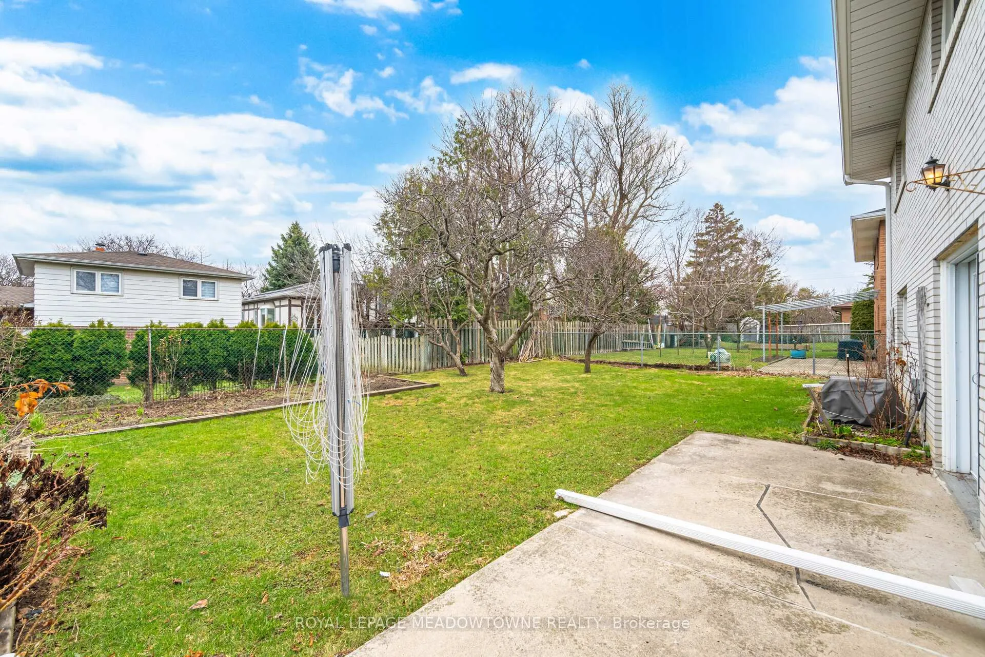 Photo 25 of 854 Runningbrook Drive, Mississauga, Applewood — HOMEH
