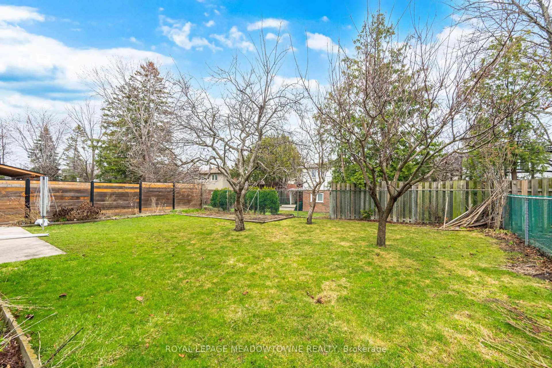 Photo 27 of 854 Runningbrook Drive, Mississauga, Applewood — HOMEH