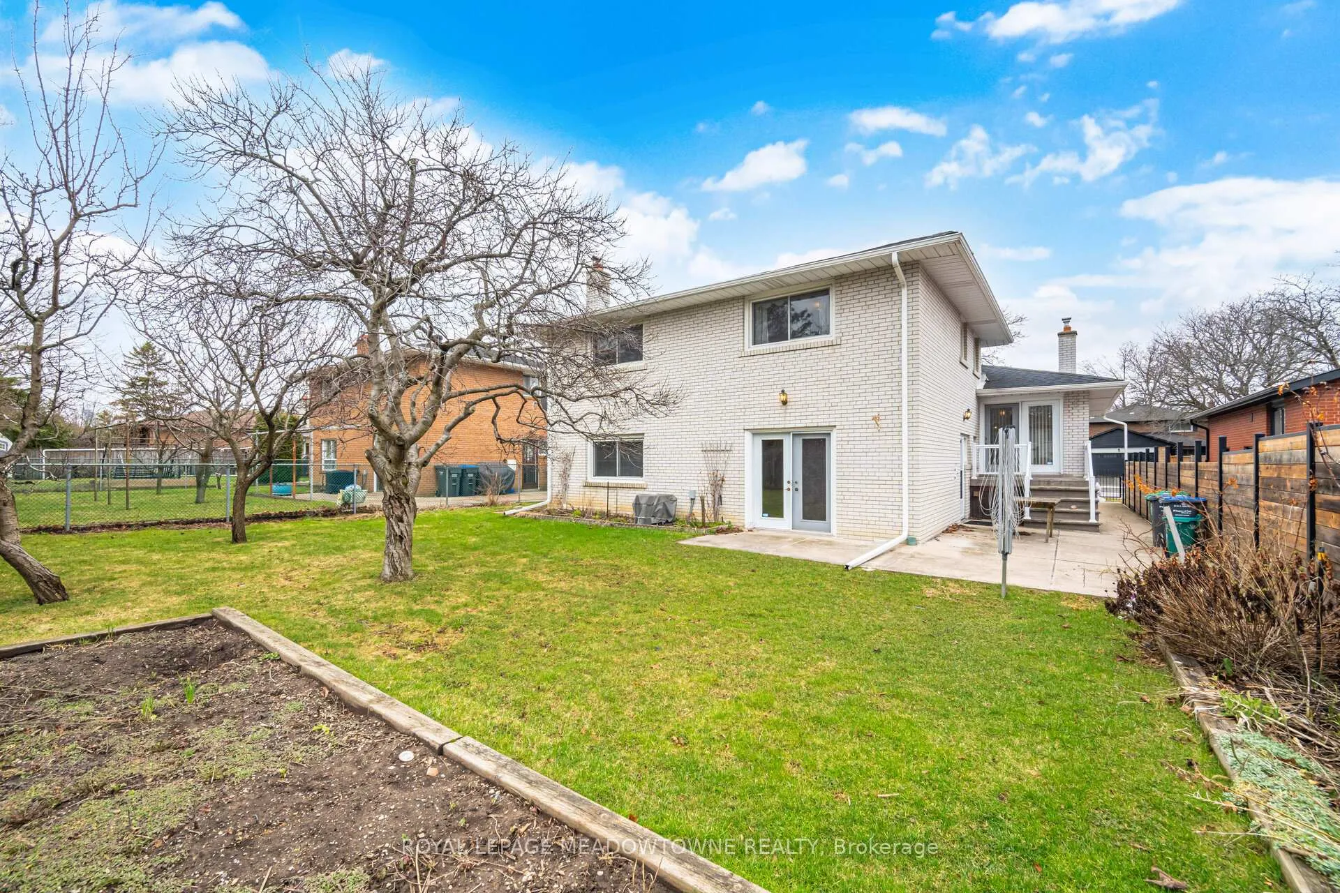 Photo 28 of 854 Runningbrook Drive, Mississauga, Applewood — HOMEH