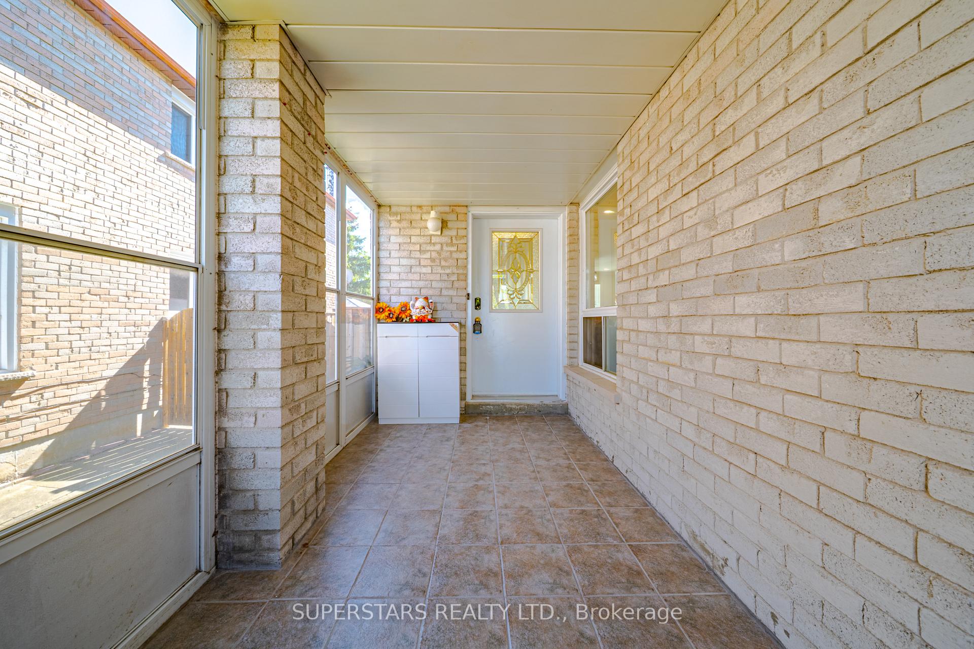 Photo 3 of 32 Neeland Road, Markham, Milliken Mills East — HOMEH