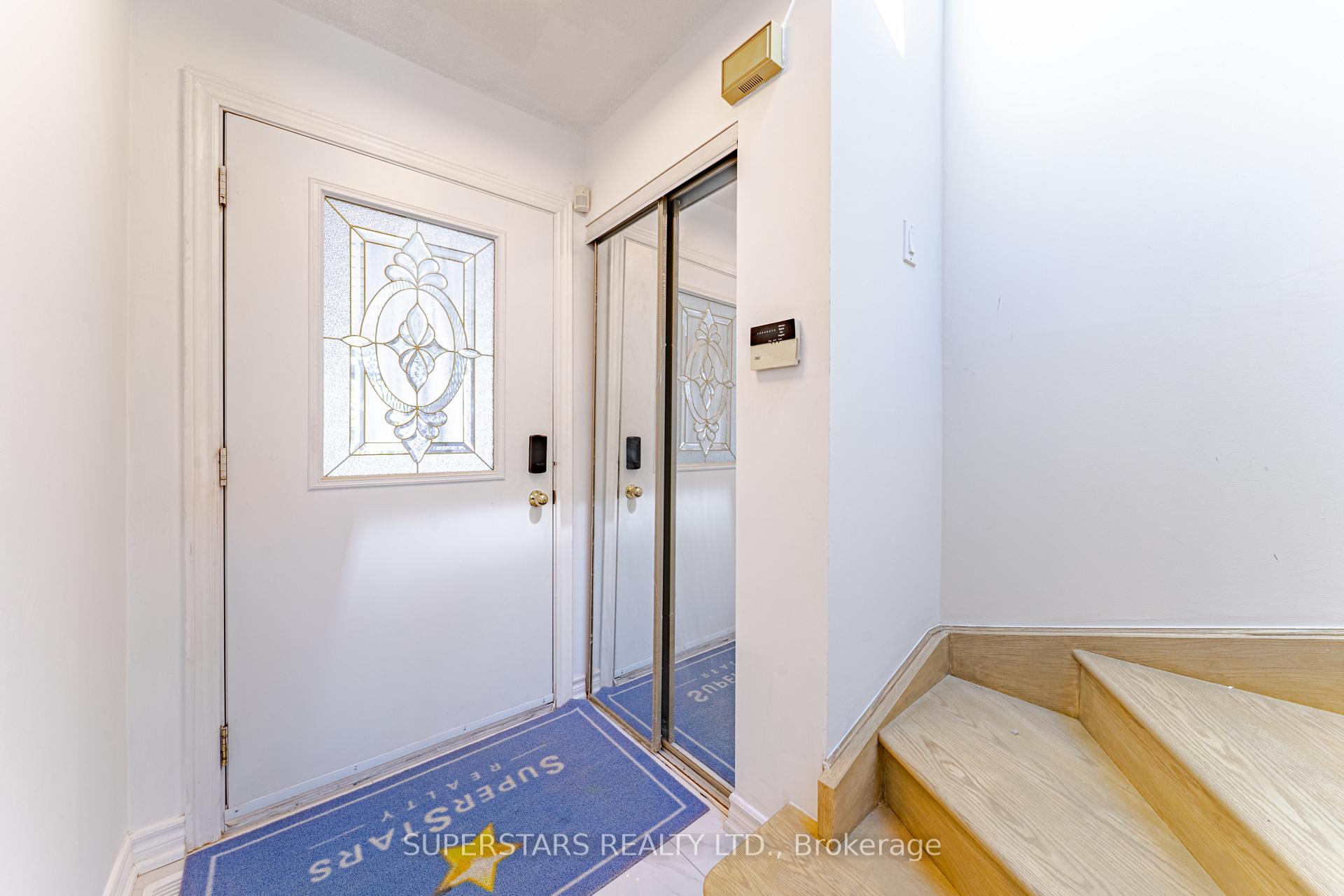 Photo 4 of 32 Neeland Road, Markham, Milliken Mills East — HOMEH