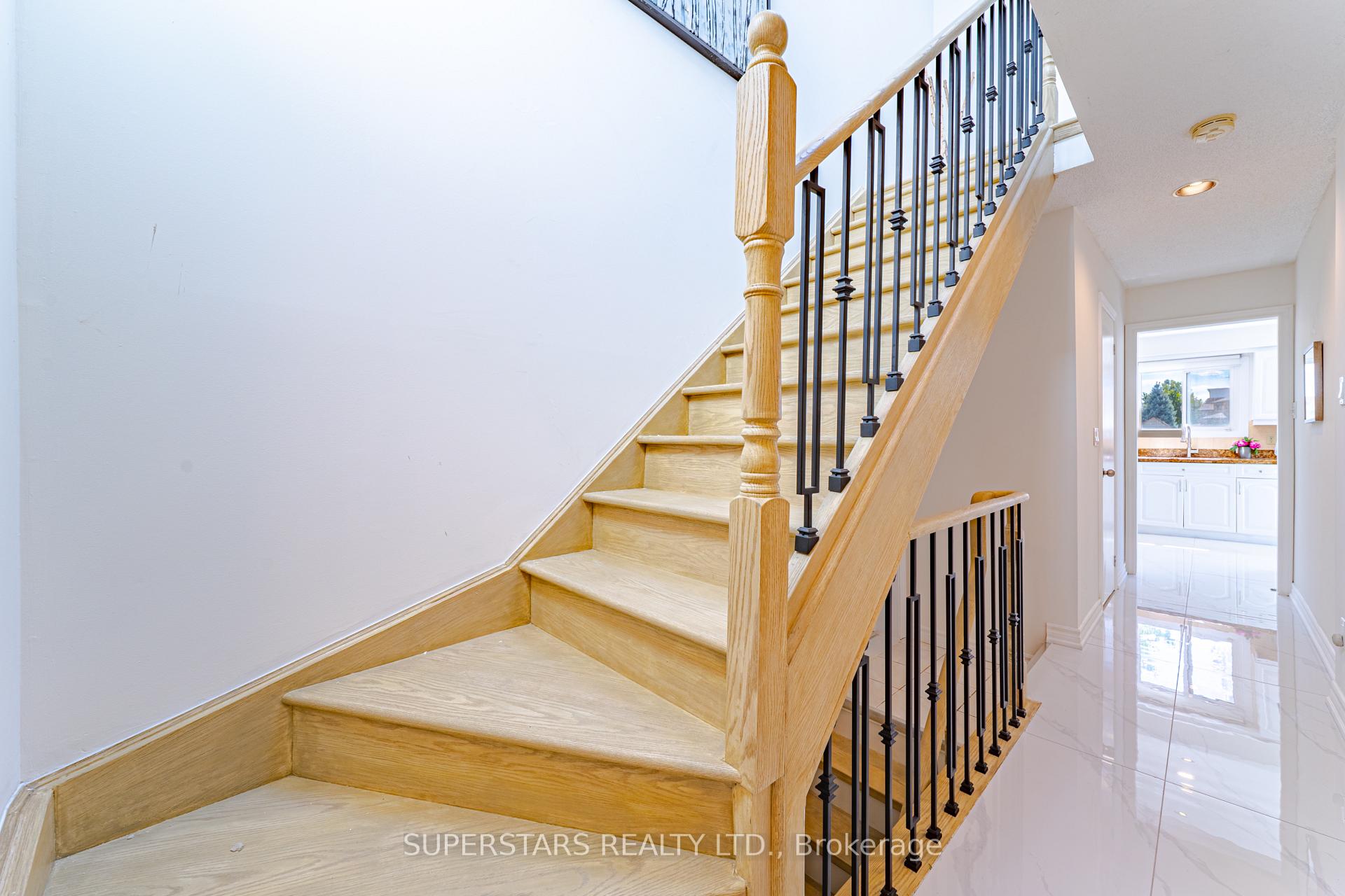 Photo 5 of 32 Neeland Road, Markham, Milliken Mills East — HOMEH